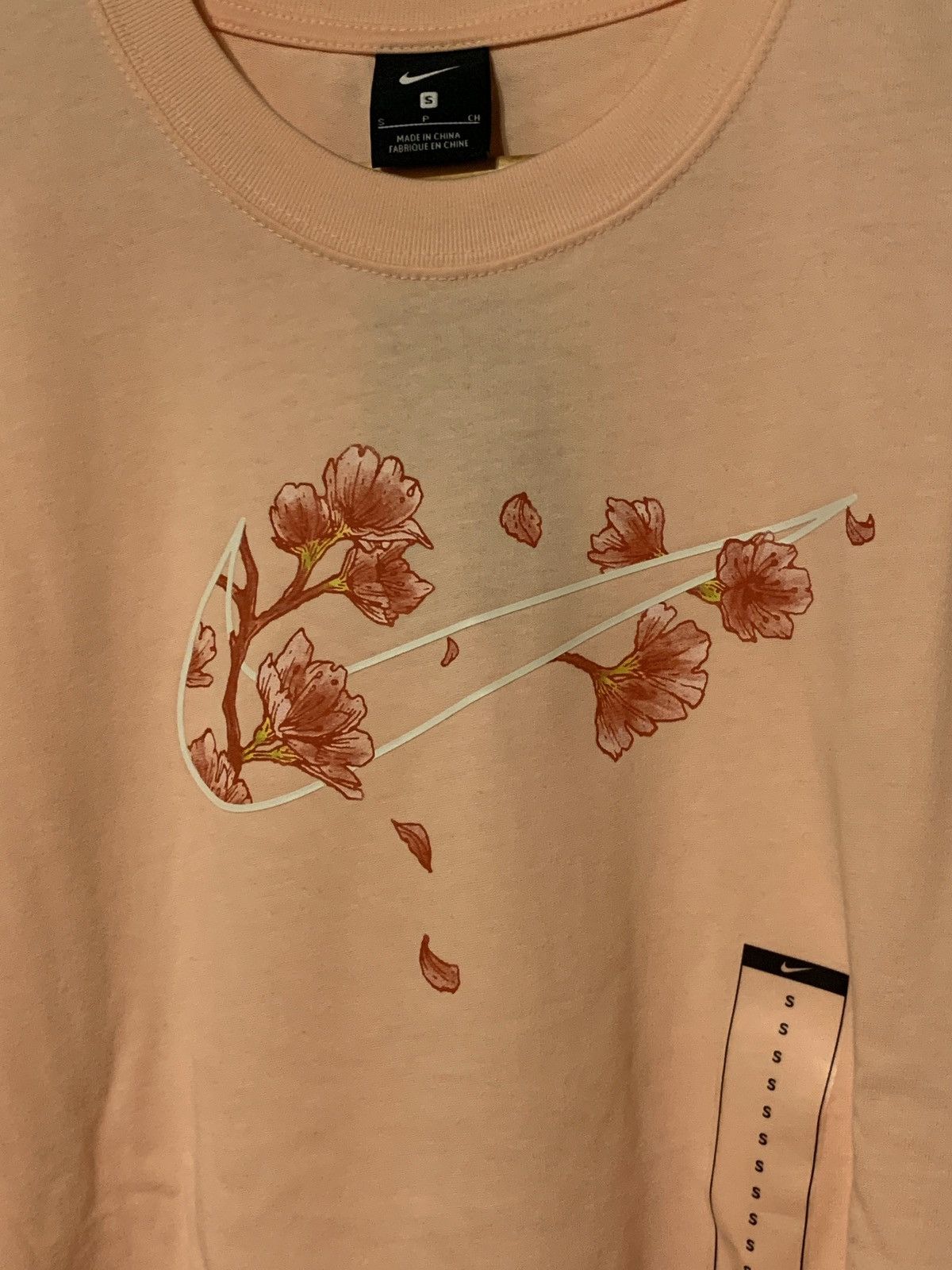 Nike *RARE* Brand New Nike Cherry Blossom Shirt -Small (Fits M-L) Size US S / EU 44-46 / 1 - 2 Thumbnail