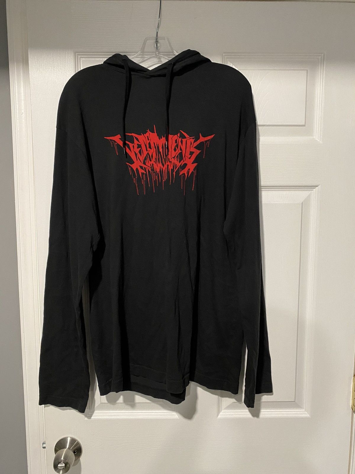 Vetements Metal Logo City Tour Hoodie Longsleeve | Grailed