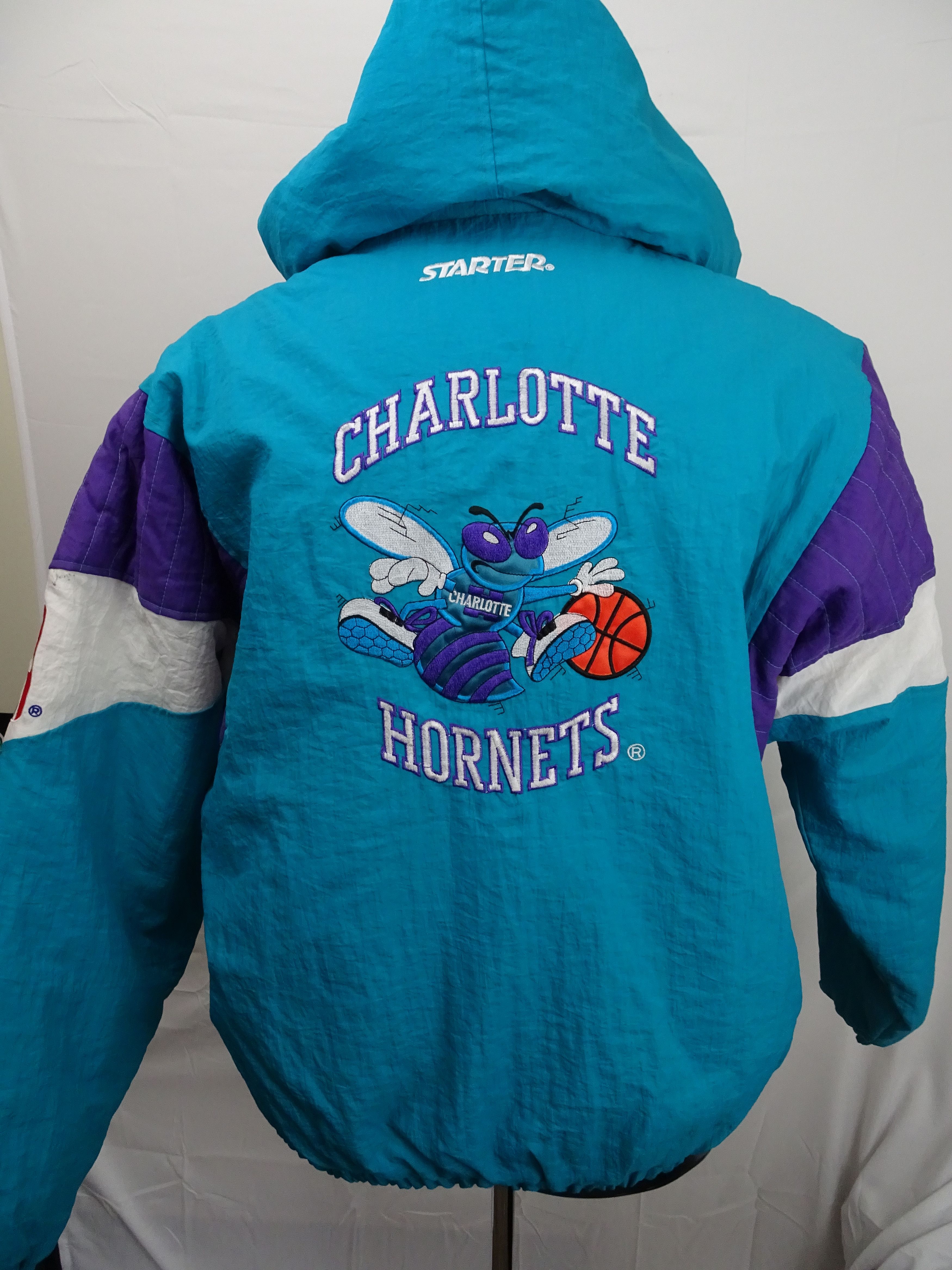 Vintage 90's Starter NBA Charlotte Hornets Jacket - Size Large/XL