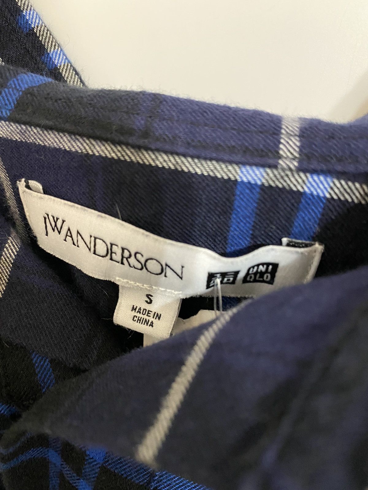 JW Anderson × Uniqlo JW Anderson x Uniqlo contrast Sleeve Buttonup Size S Size US S / EU 44-46 / 1 - 3 Thumbnail