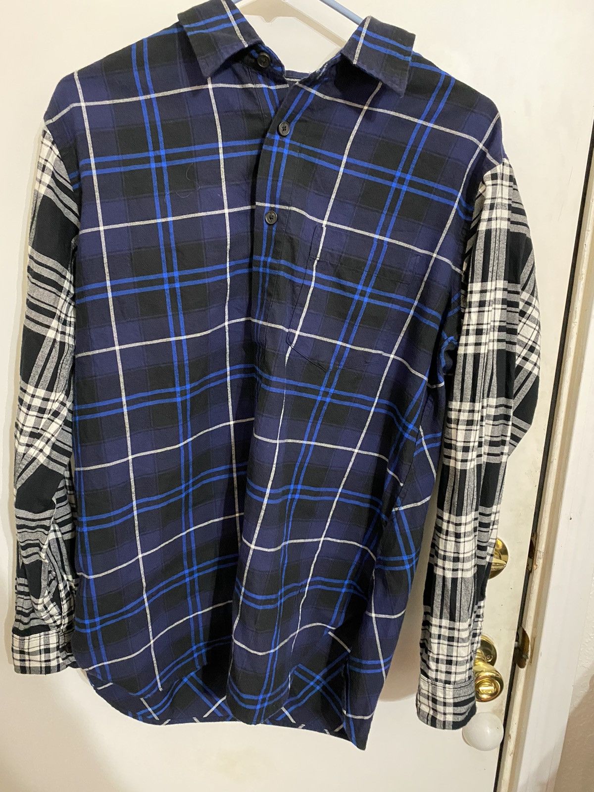 JW Anderson × Uniqlo JW Anderson x Uniqlo contrast Sleeve Buttonup Size S Size US S / EU 44-46 / 1 - 1 Thumbnail