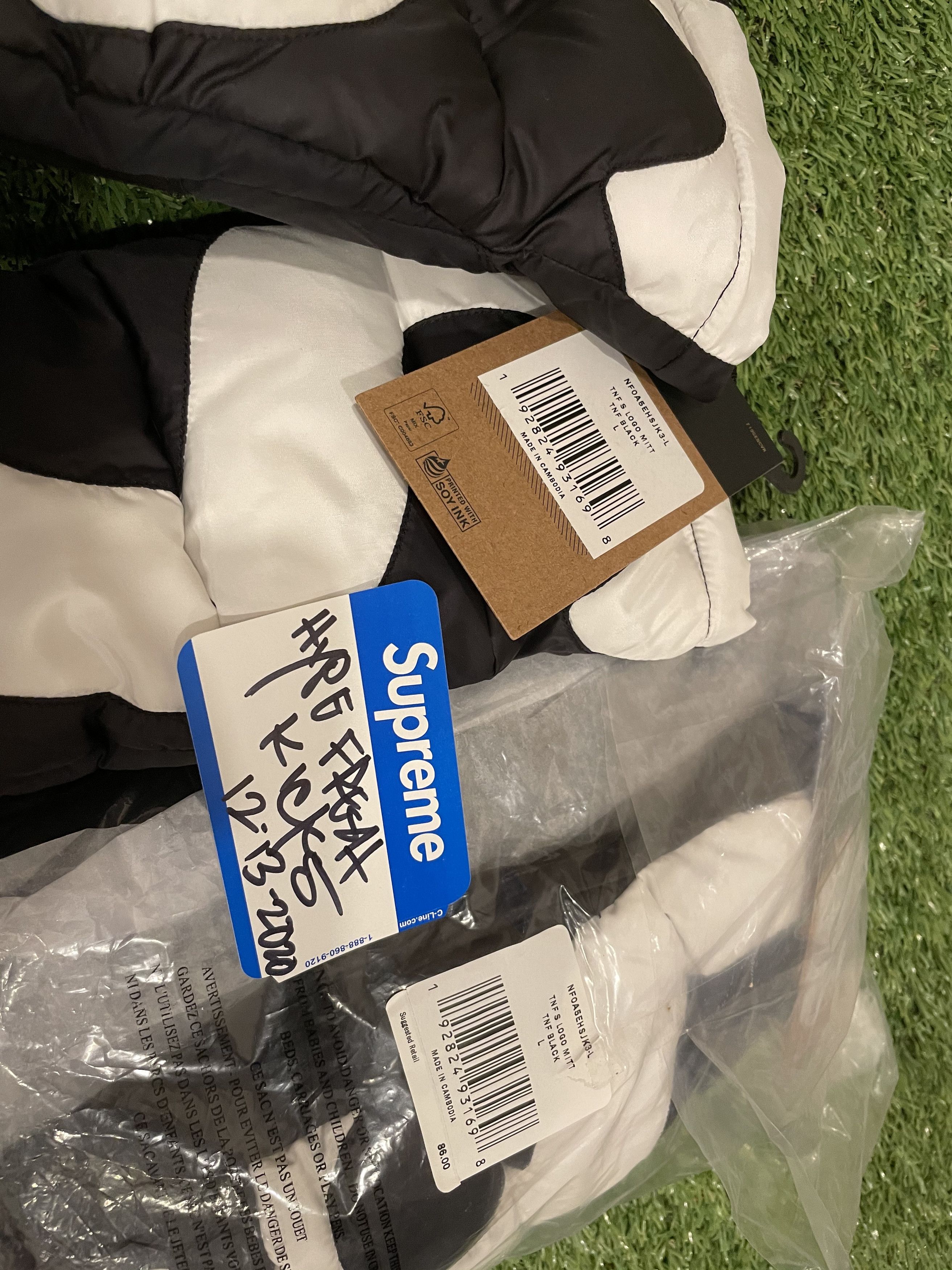 Supreme The North Face S Logo Nuptse Mitts Black - Large - joarbit.com