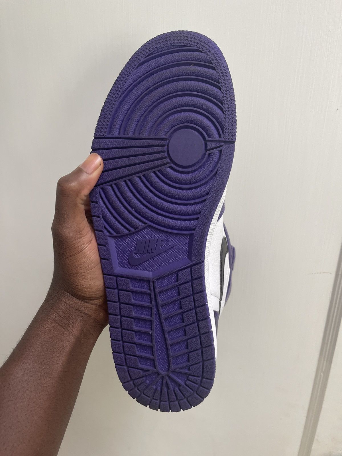 Jordan Brand Air Jordan 1 Retro High Court Purple Size US 11 / EU 44 - 6 Thumbnail