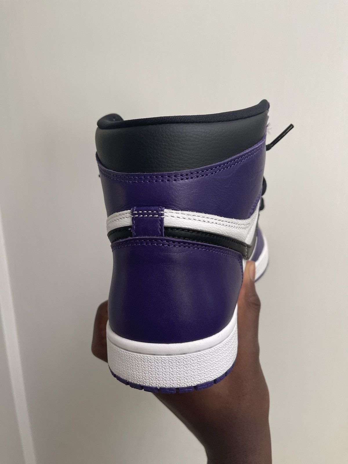 Jordan Brand Air Jordan 1 Retro High Court Purple Size US 11 / EU 44 - 4 Thumbnail