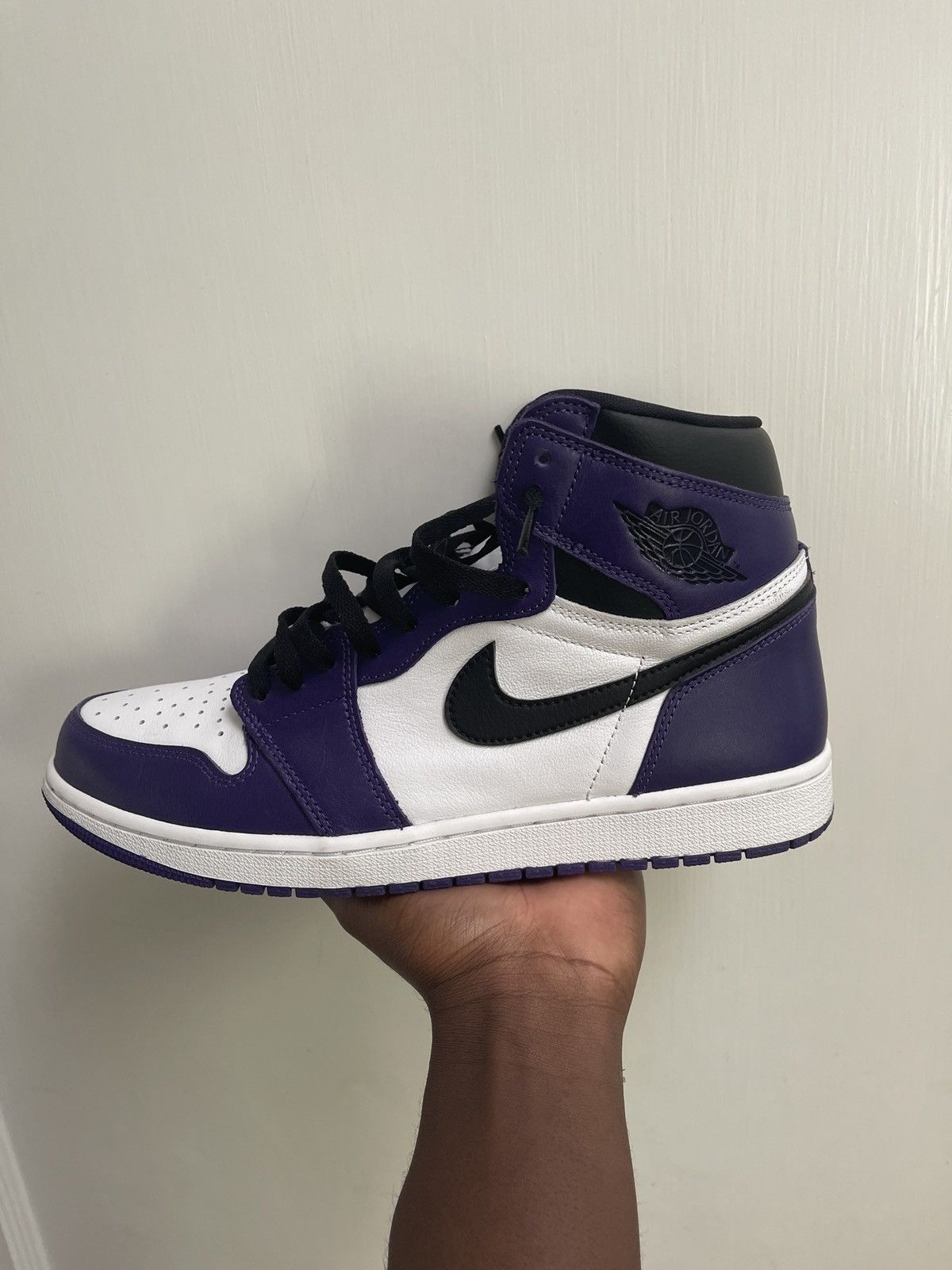 Air Jordan 1 Retro High Court Purple