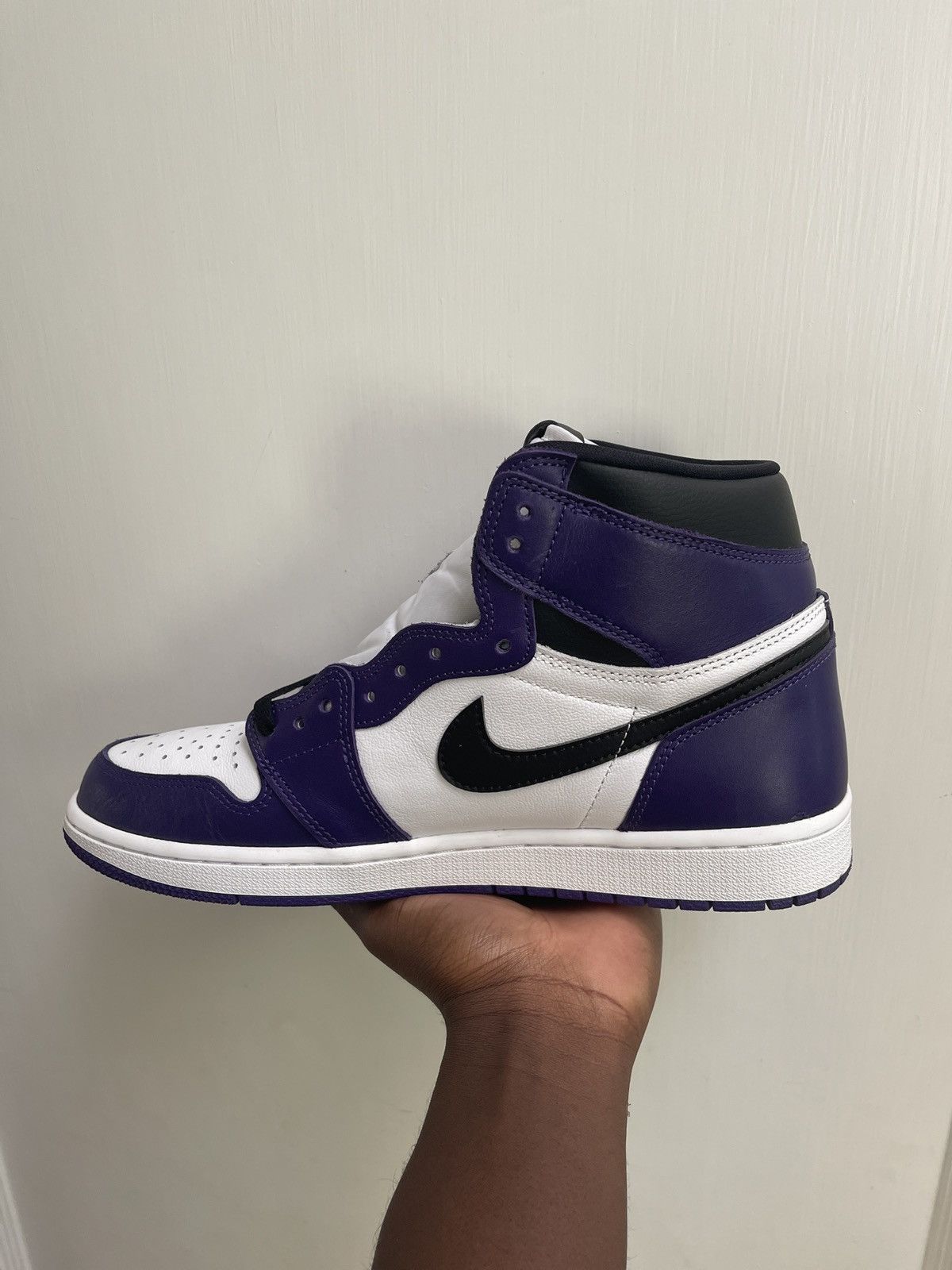 Jordan Brand Air Jordan 1 Retro High Court Purple Size US 11 / EU 44 - 3 Thumbnail