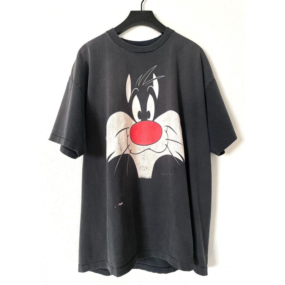 Vintage Vintage 1995 Sylvester the Cat Six Flags graphic tee | Grailed