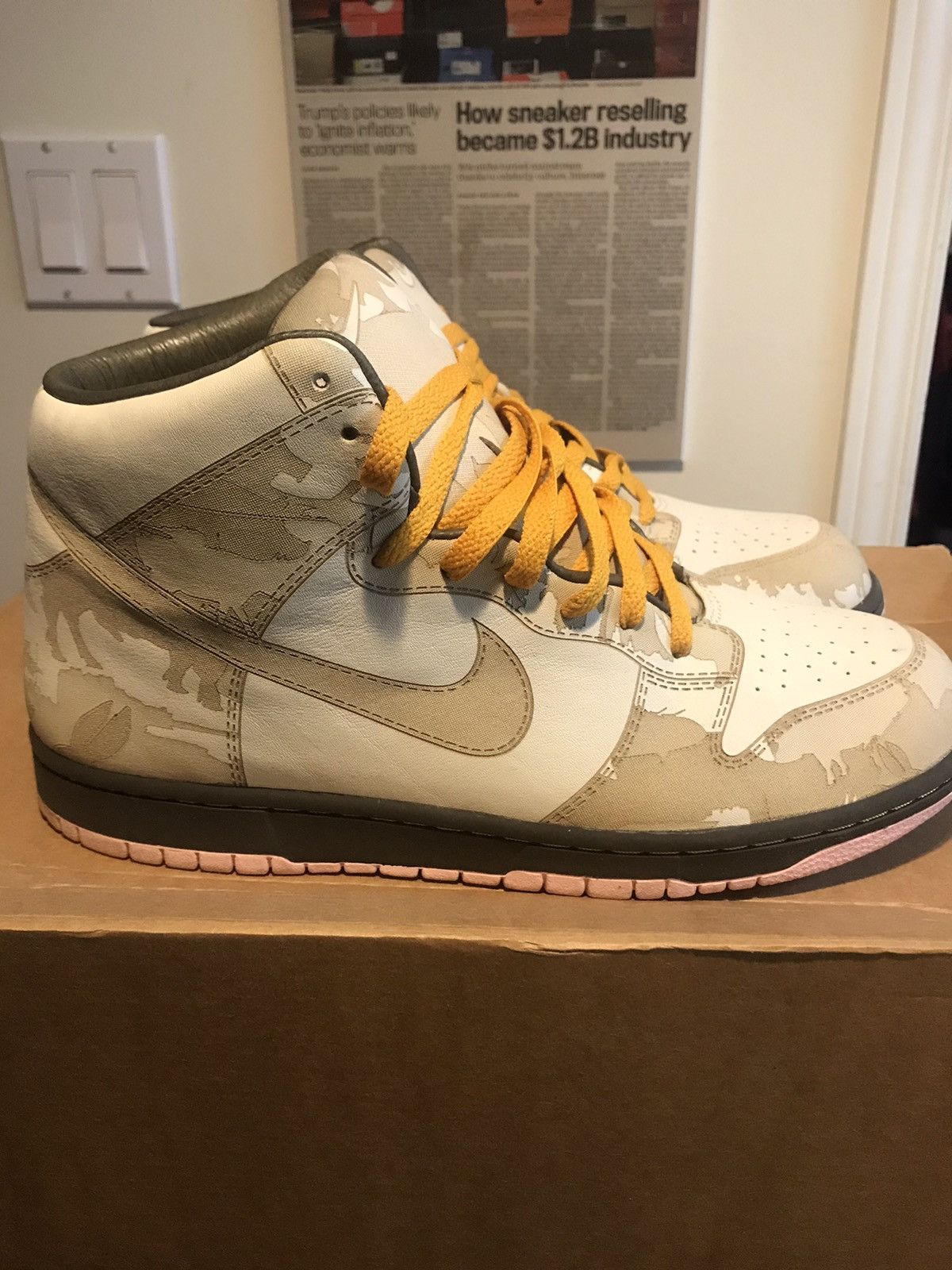Nike Dunk Hi 1 Piece White | Khaki-Pink Ice 2005 Size 10.5 laser Size US 10.5 / EU 43-44 - 1 Thumbnail