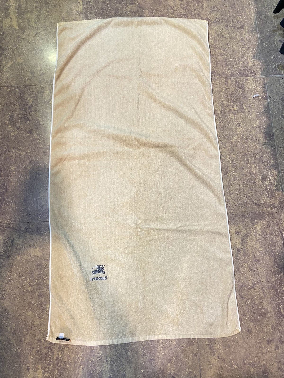 Burberry HARD TO FIND VINTAGE‼️Burberry Towel Size ONE SIZE - 2 Thumbnail