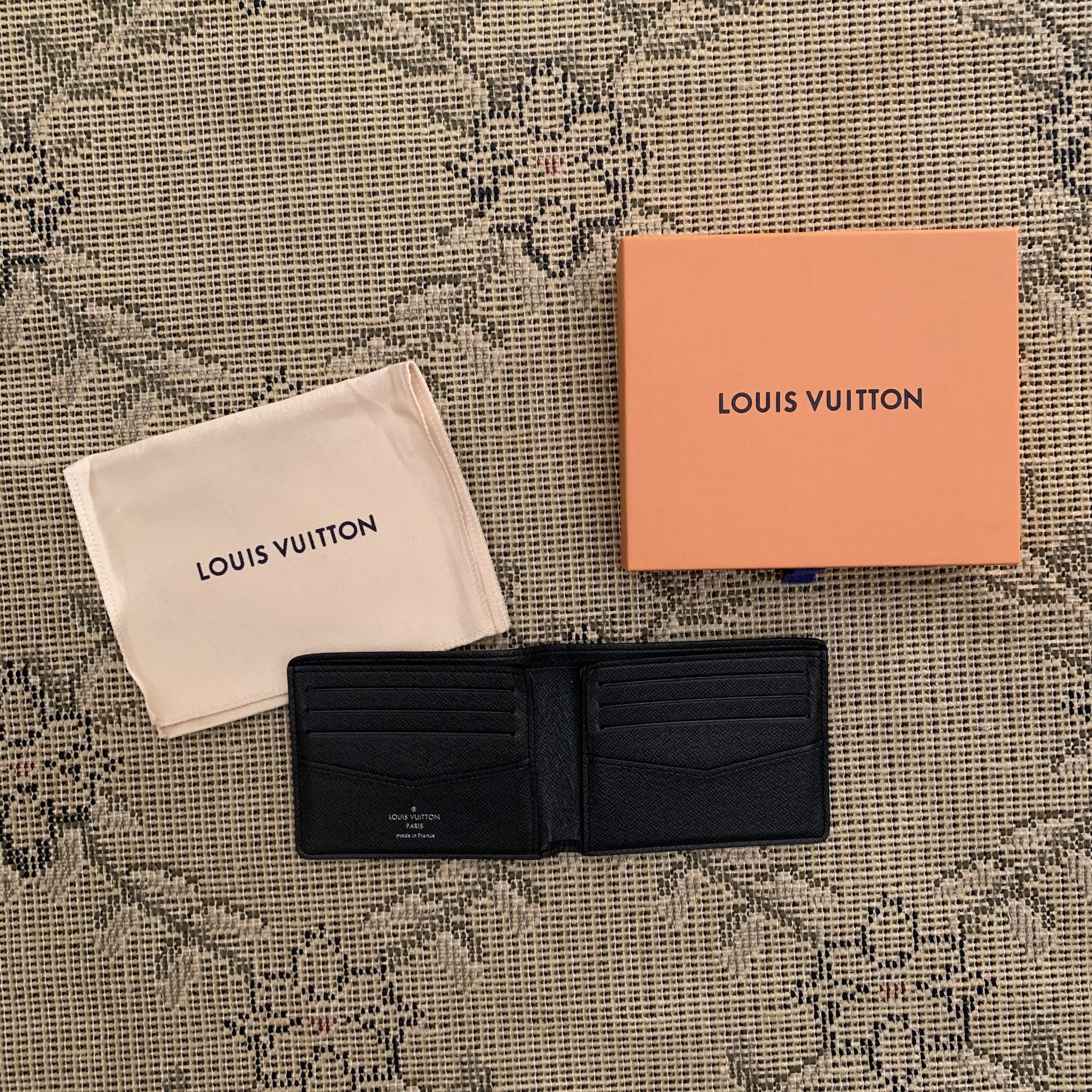 Louis Vuitton TAIGA Slender wallet (M30539)