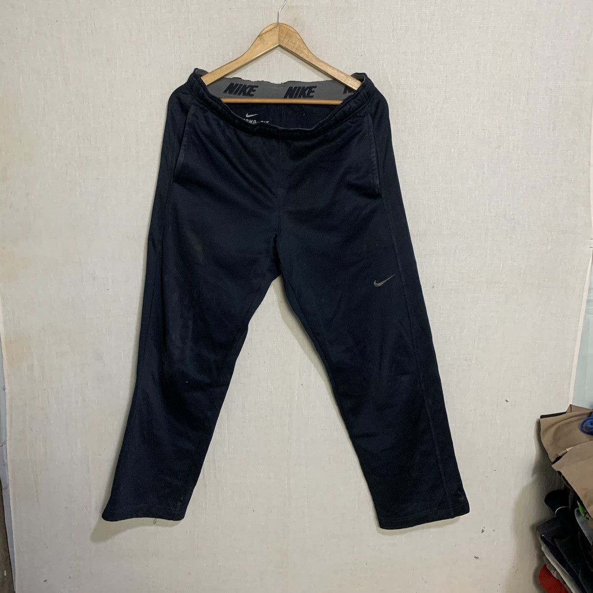 Nike pant small logo
