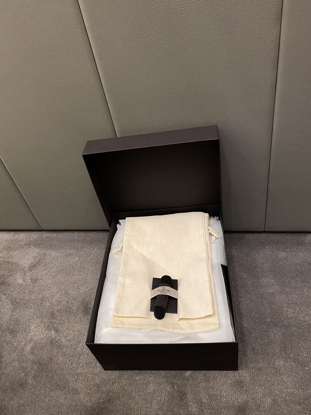 Valentino RARE UNRELEASED VALENTINO GARAVANI UOMO FW20 RUNWAY SNEAKER Size US 8 / EU 41 - 20 Thumbnail