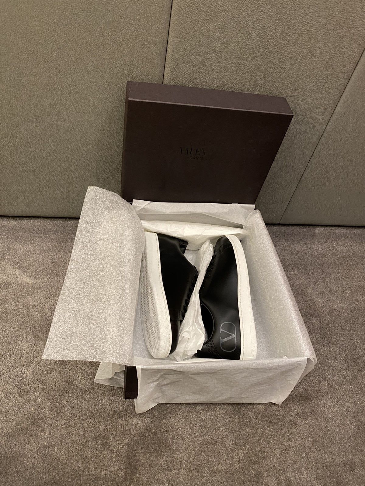Valentino RARE UNRELEASED VALENTINO GARAVANI UOMO FW20 RUNWAY SNEAKER Size US 8 / EU 41 - 19 Thumbnail