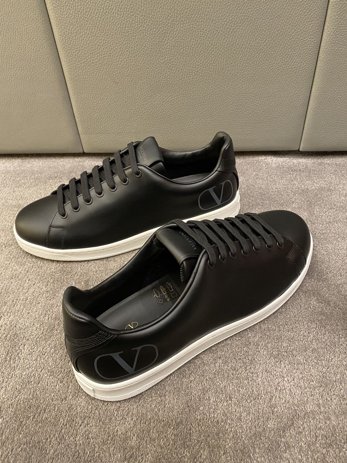 Valentino RARE UNRELEASED VALENTINO GARAVANI UOMO FW20 RUNWAY SNEAKER Size US 8 / EU 41 - 1 Thumbnail