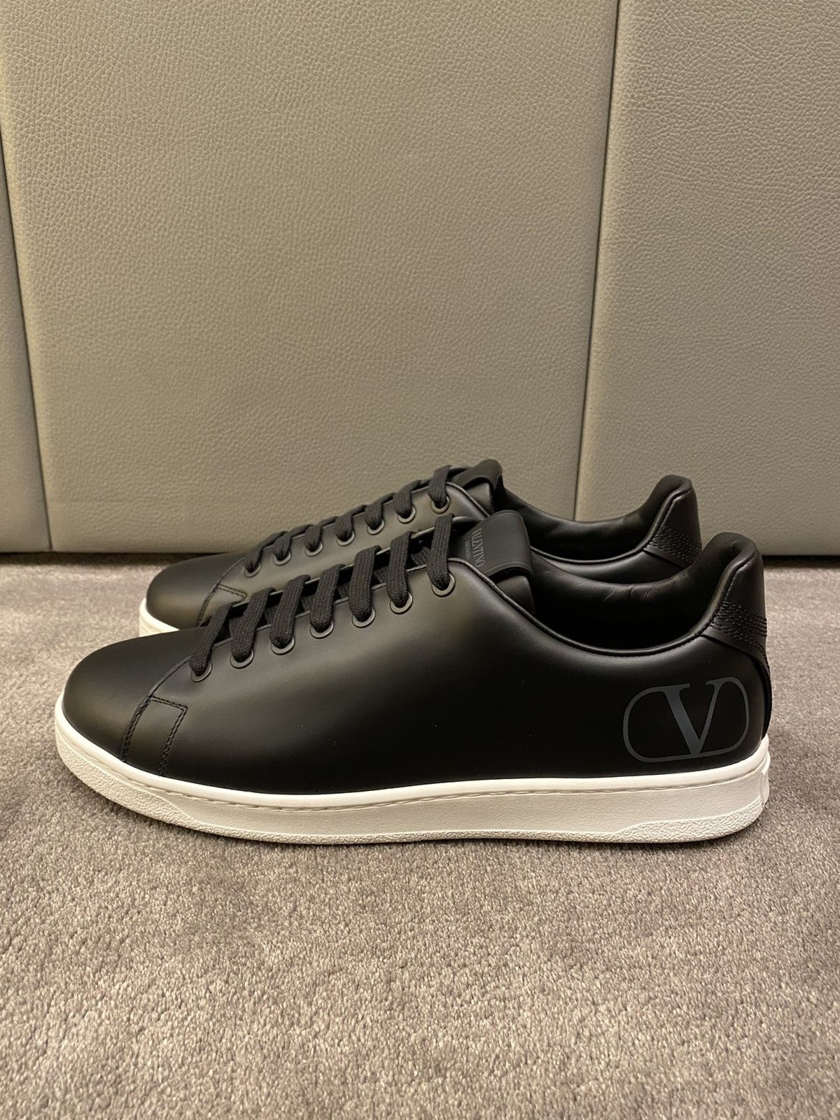 Valentino RARE UNRELEASED VALENTINO GARAVANI UOMO FW20 RUNWAY SNEAKER Size US 8 / EU 41 - 2 Thumbnail