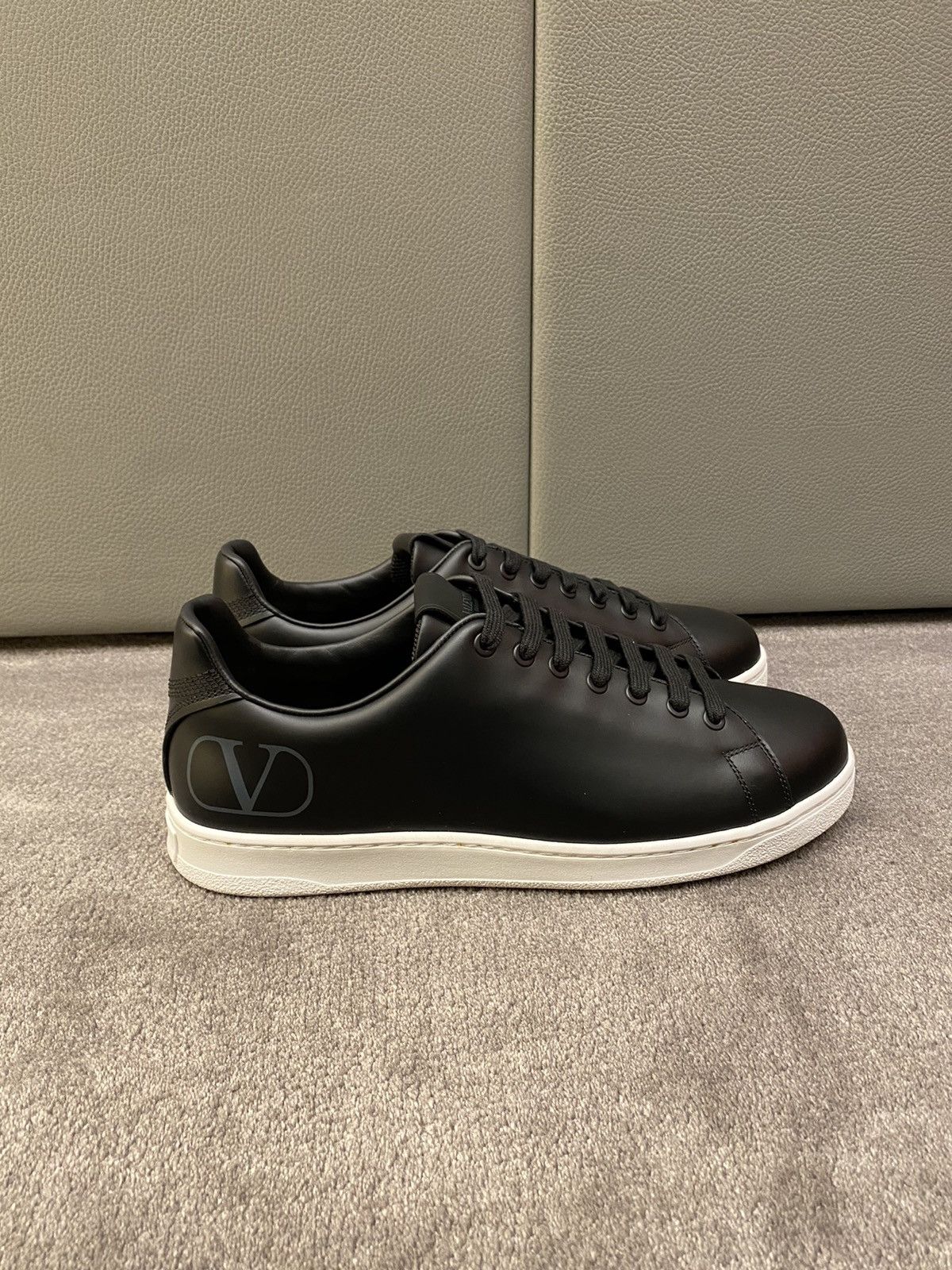 Valentino RARE UNRELEASED VALENTINO GARAVANI UOMO FW20 RUNWAY SNEAKER Size US 8 / EU 41 - 4 Thumbnail