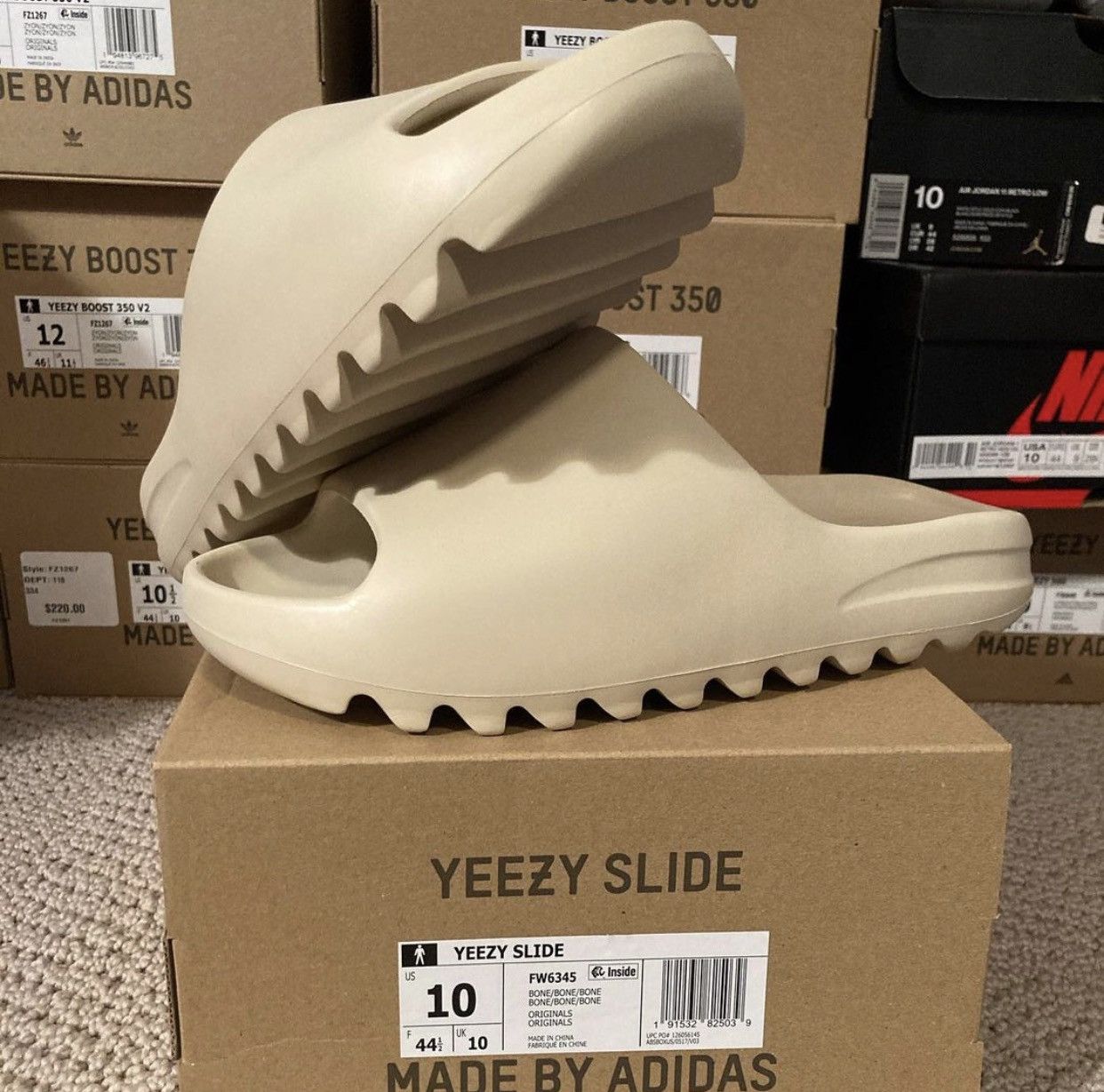 Yeezy slides Bone size us 10 2024