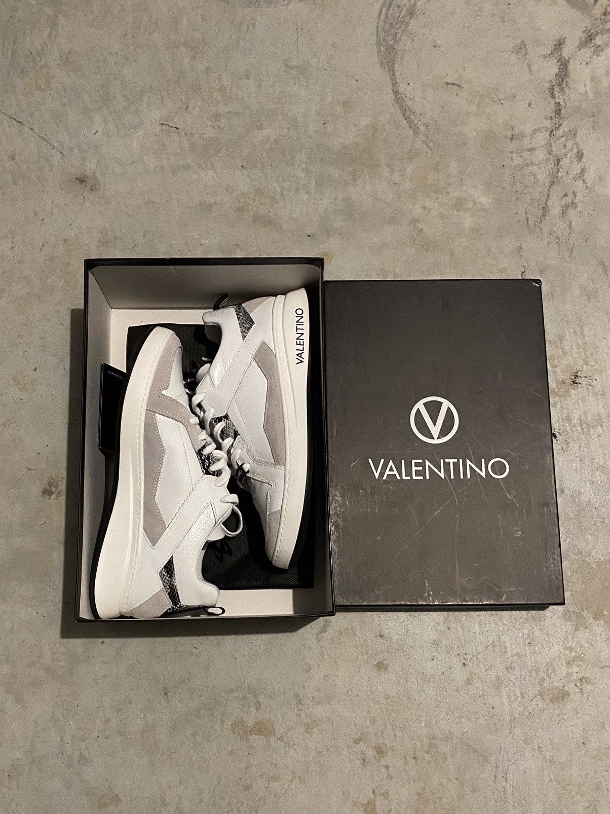 Valentino Valentino Low-Top Sneakers Size US 9 / EU 42 - 1 Thumbnail