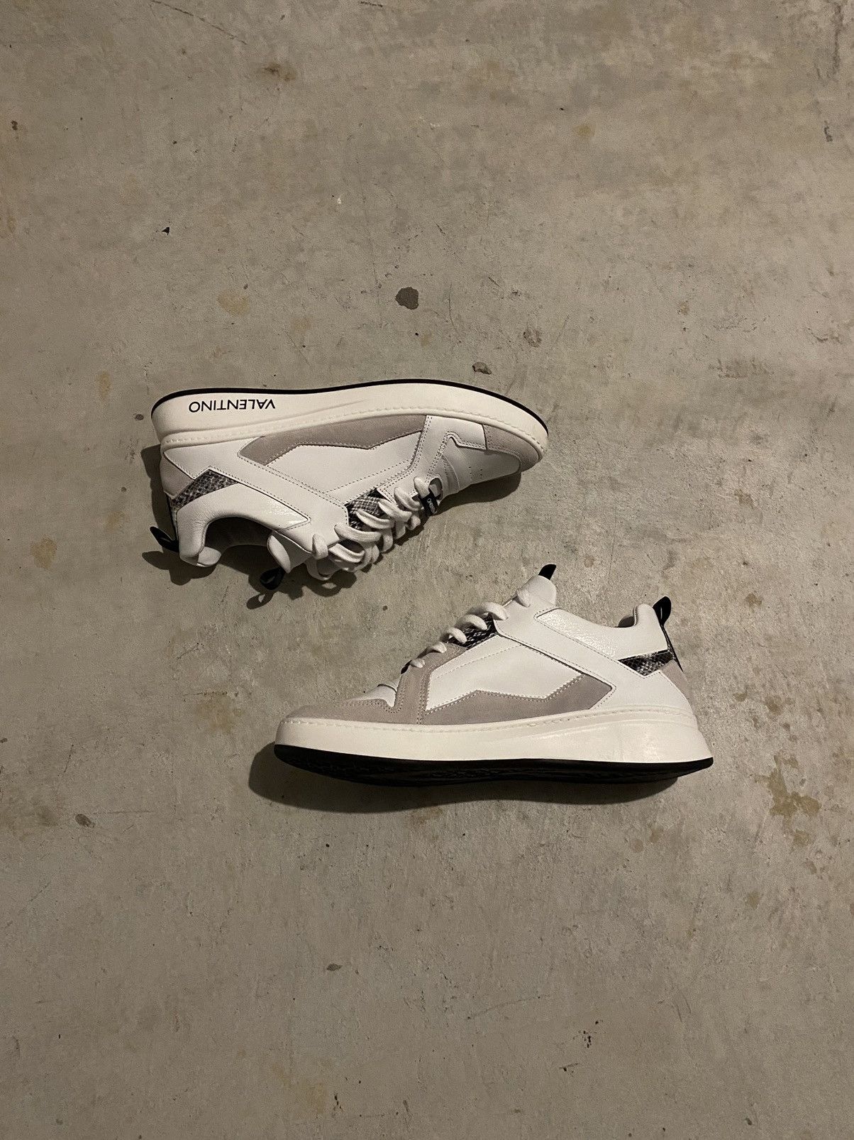 Valentino Valentino Low-Top Sneakers Size US 9 / EU 42 - 3 Thumbnail