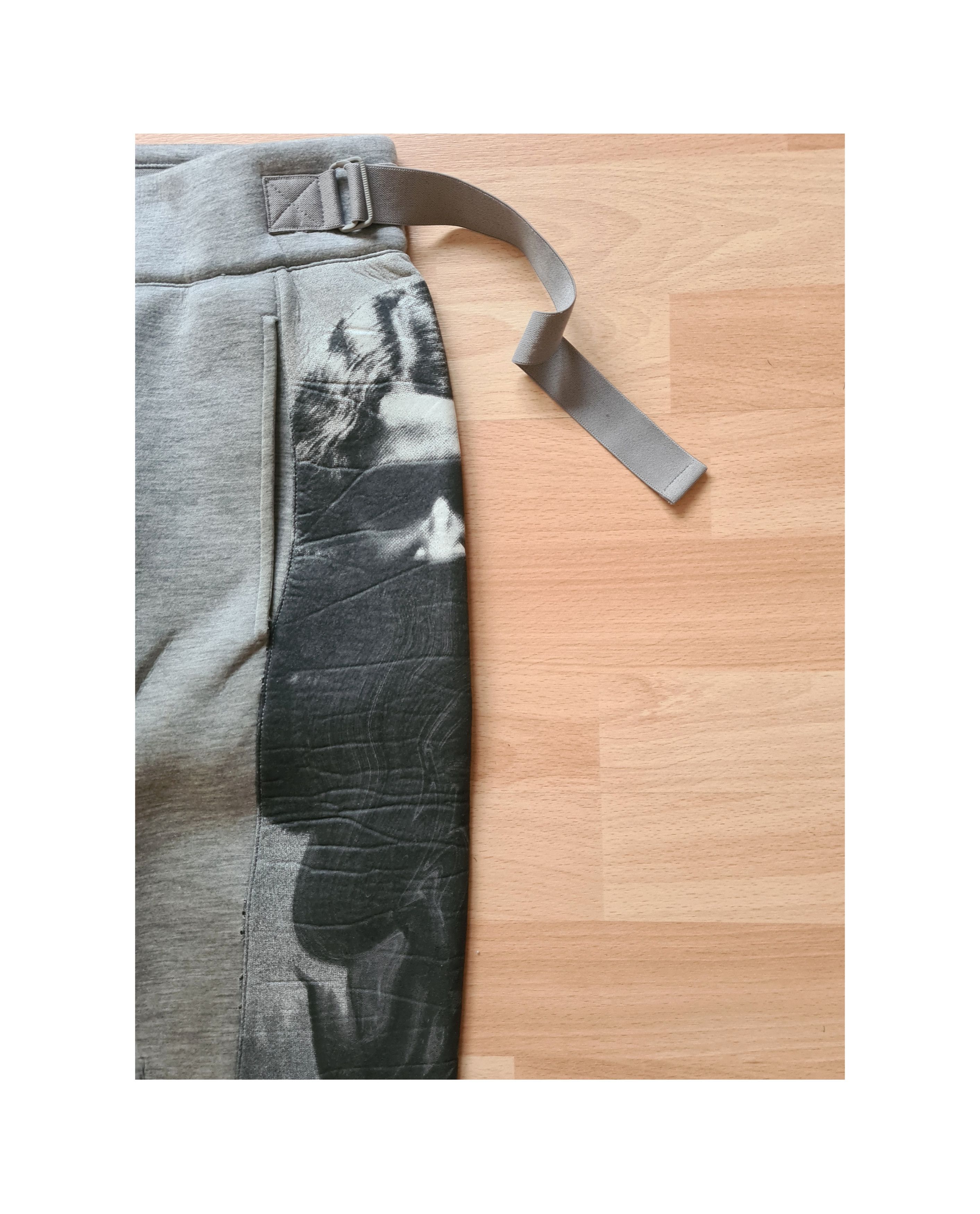 Helmut Lang Helmut Lang Grey Hand & Woman Print Joggers Size US 31 - 4 Thumbnail