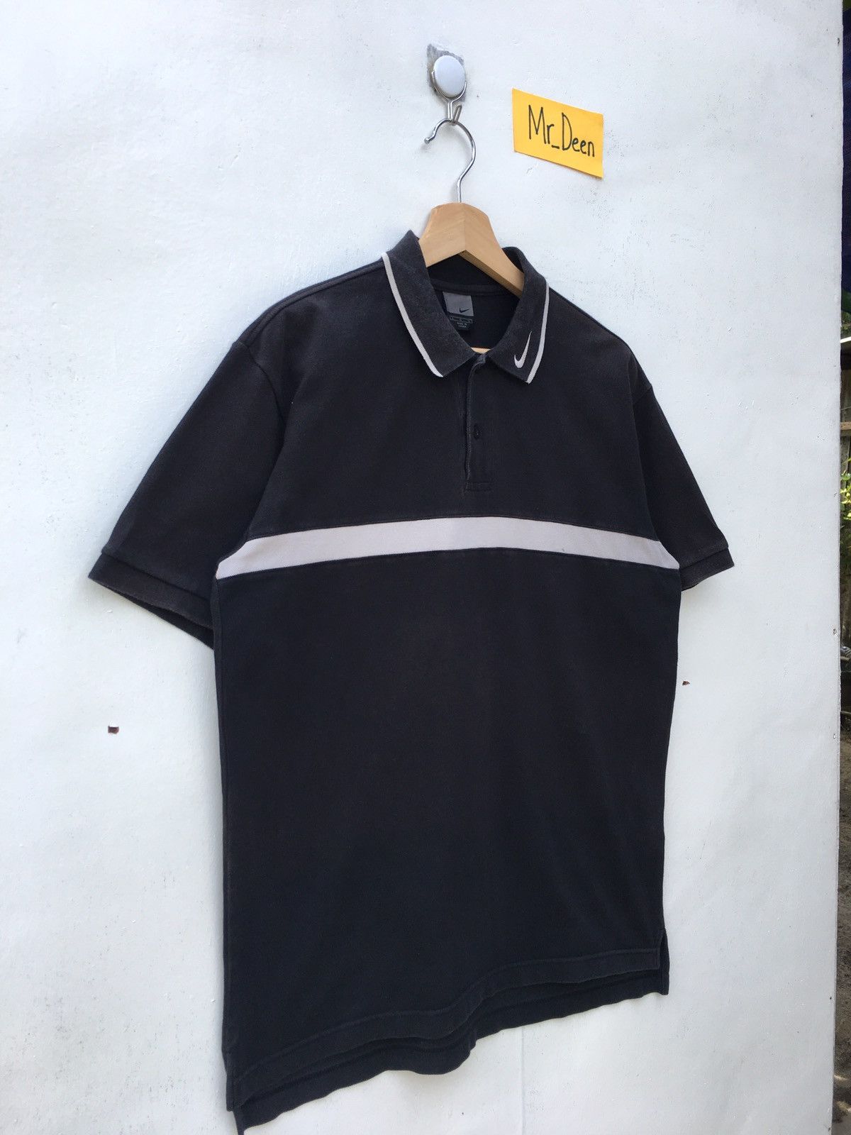 Nike Rare Nike Small Swoosh Embroidered Logo Polo Shirt Size US L / EU 52-54 / 3 - 4 Thumbnail
