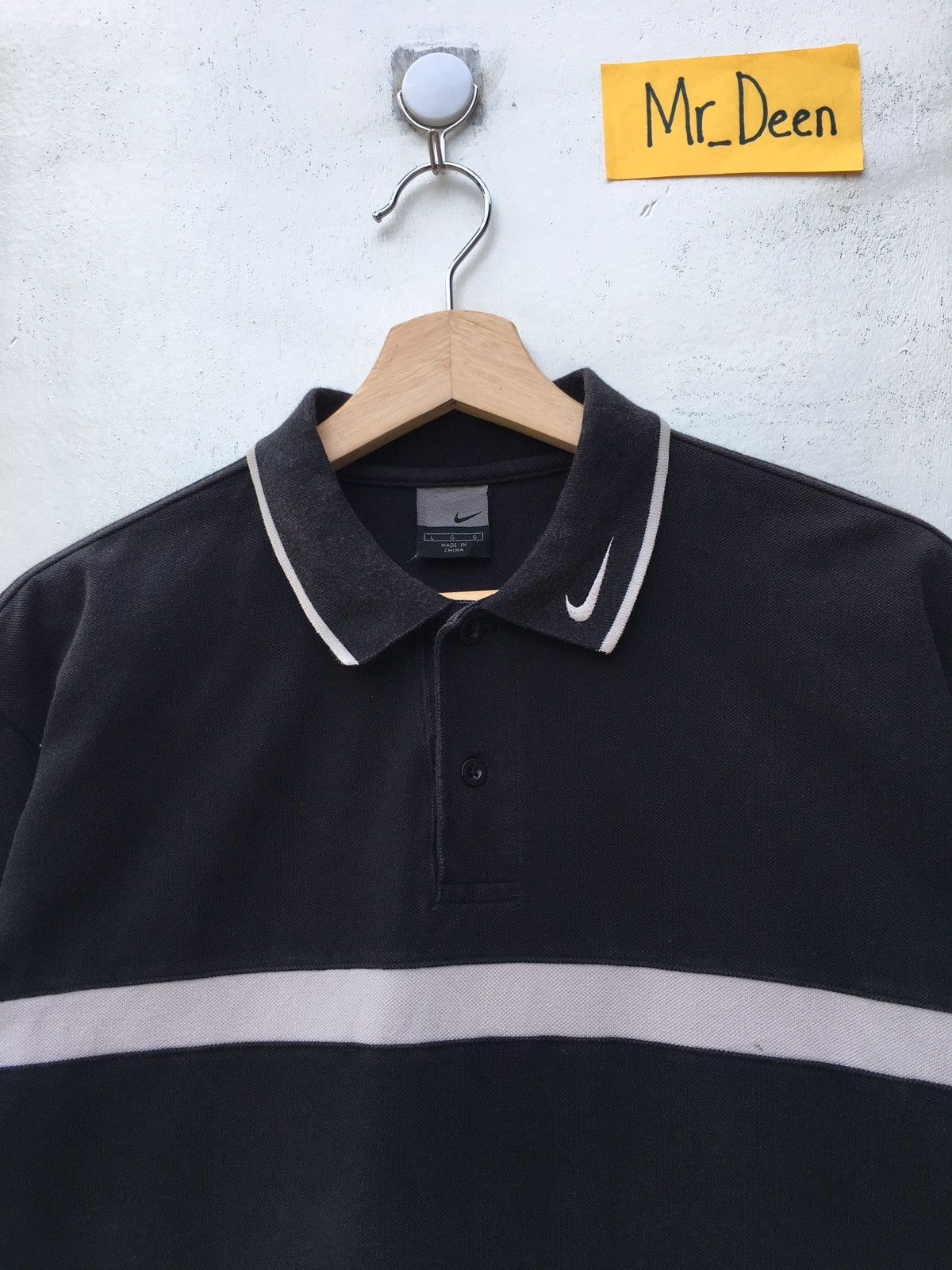 Nike Rare Nike Small Swoosh Embroidered Logo Polo Shirt Size US L / EU 52-54 / 3 - 1 Thumbnail