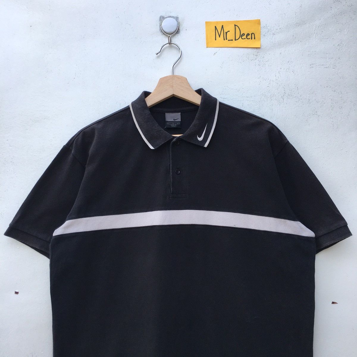 Nike Rare Nike Small Swoosh Embroidered Logo Polo Shirt Size US L / EU 52-54 / 3 - 5 Thumbnail