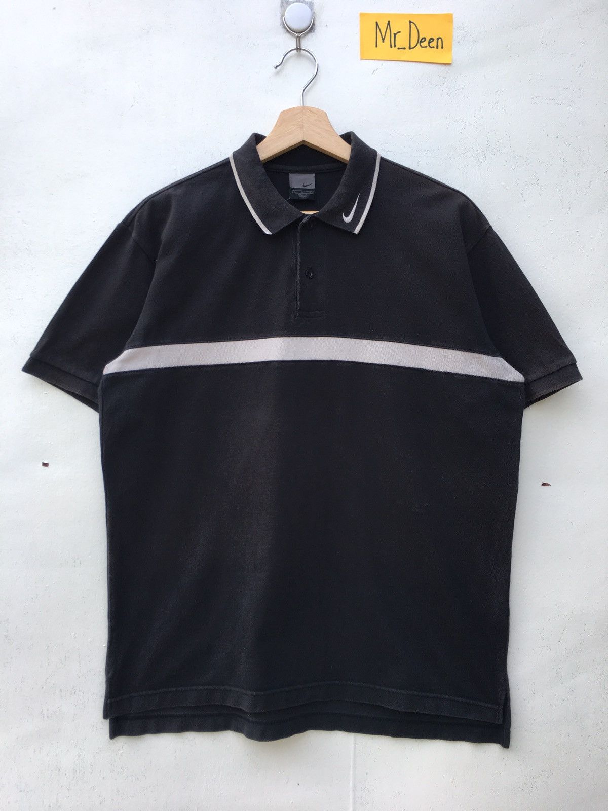 Nike Rare Nike Small Swoosh Embroidered Logo Polo Shirt Size US L / EU 52-54 / 3 - 2 Thumbnail