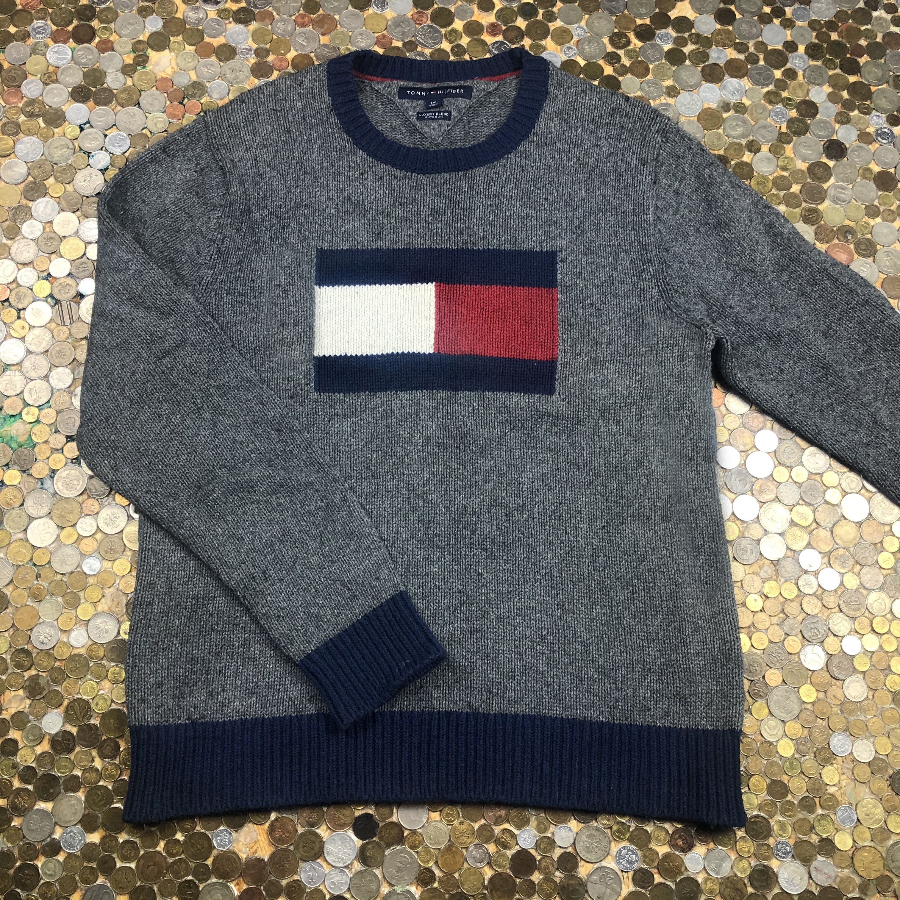 Tommy Hilfiger vintage sweater big logo