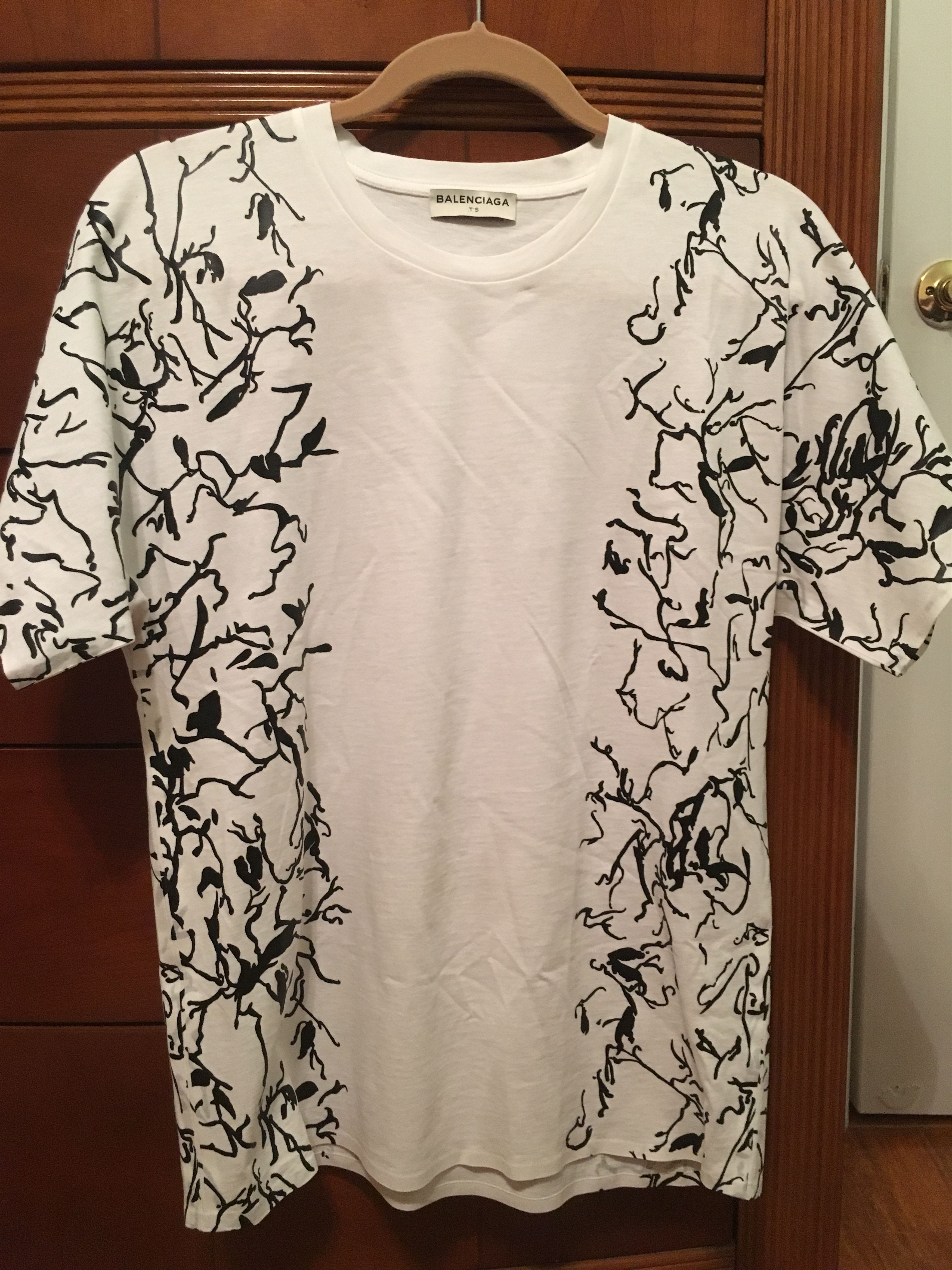 Tシャツ・カットソー BALENCIAGA Men T Shirts 787349TRVS8 9081 WHITE Buy Balenciaga Men's 3b Liquefied T-shirt Oversized in Black