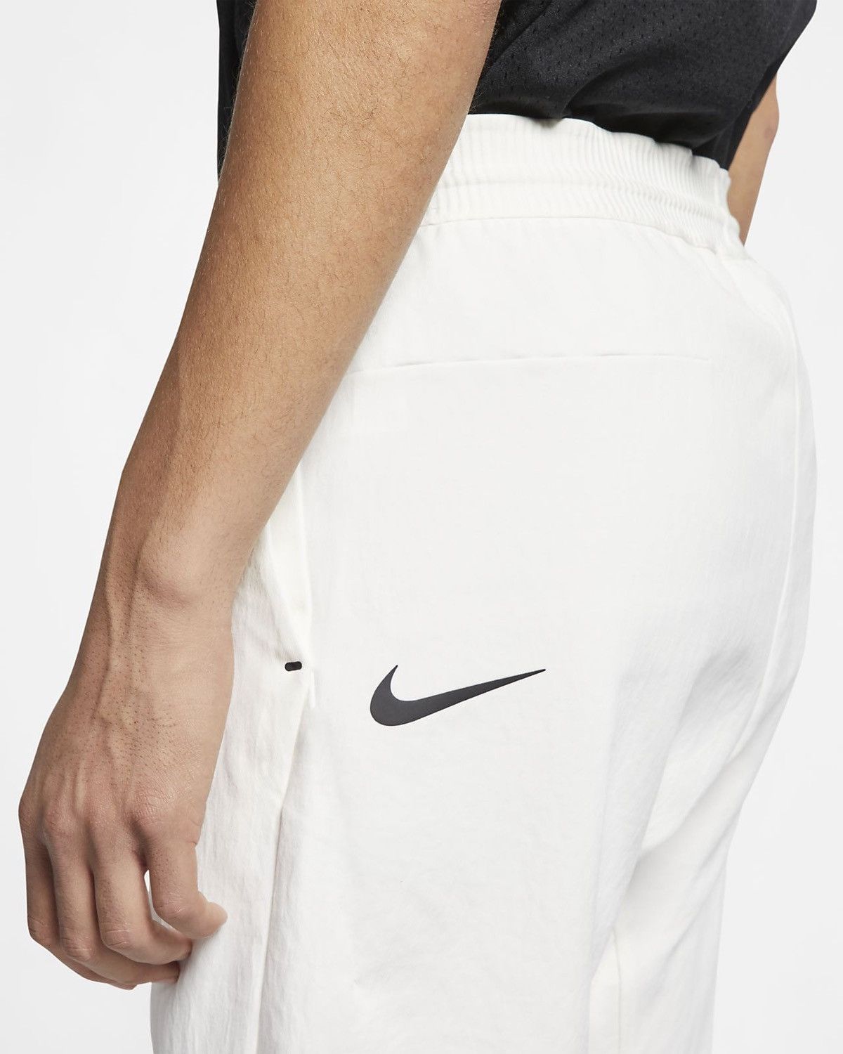 Nike cropped woven pants hotsell