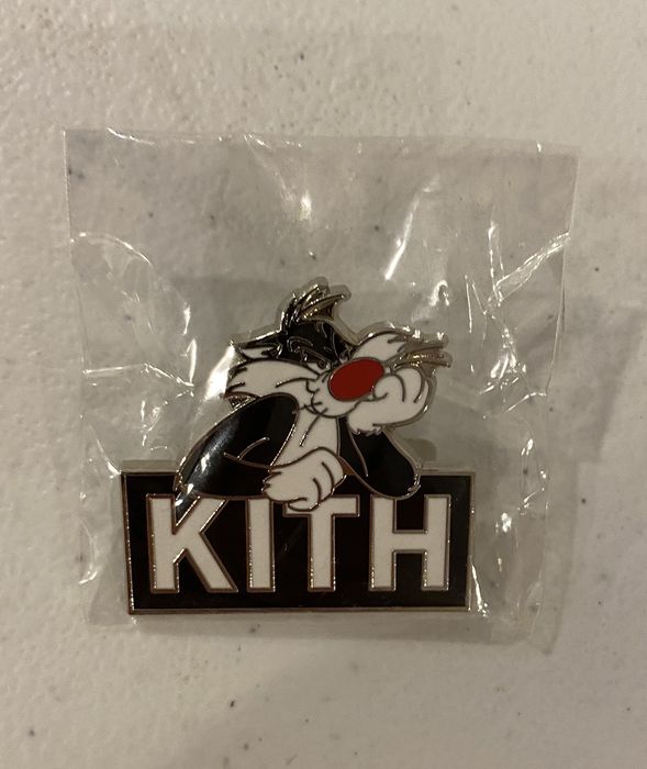 Kith Kith x Looney Tunes Sylvester Box Pin | Grailed