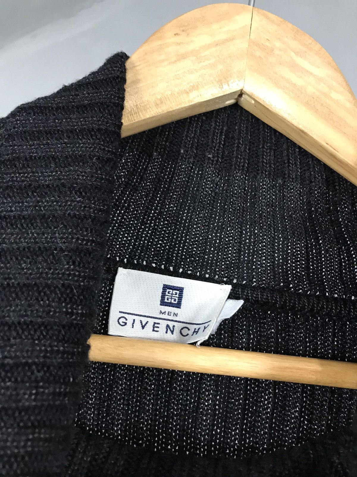 Givenchy Givenchy men luxury vintage black sweater Size US M / EU 48-50 / 2 - 3 Thumbnail