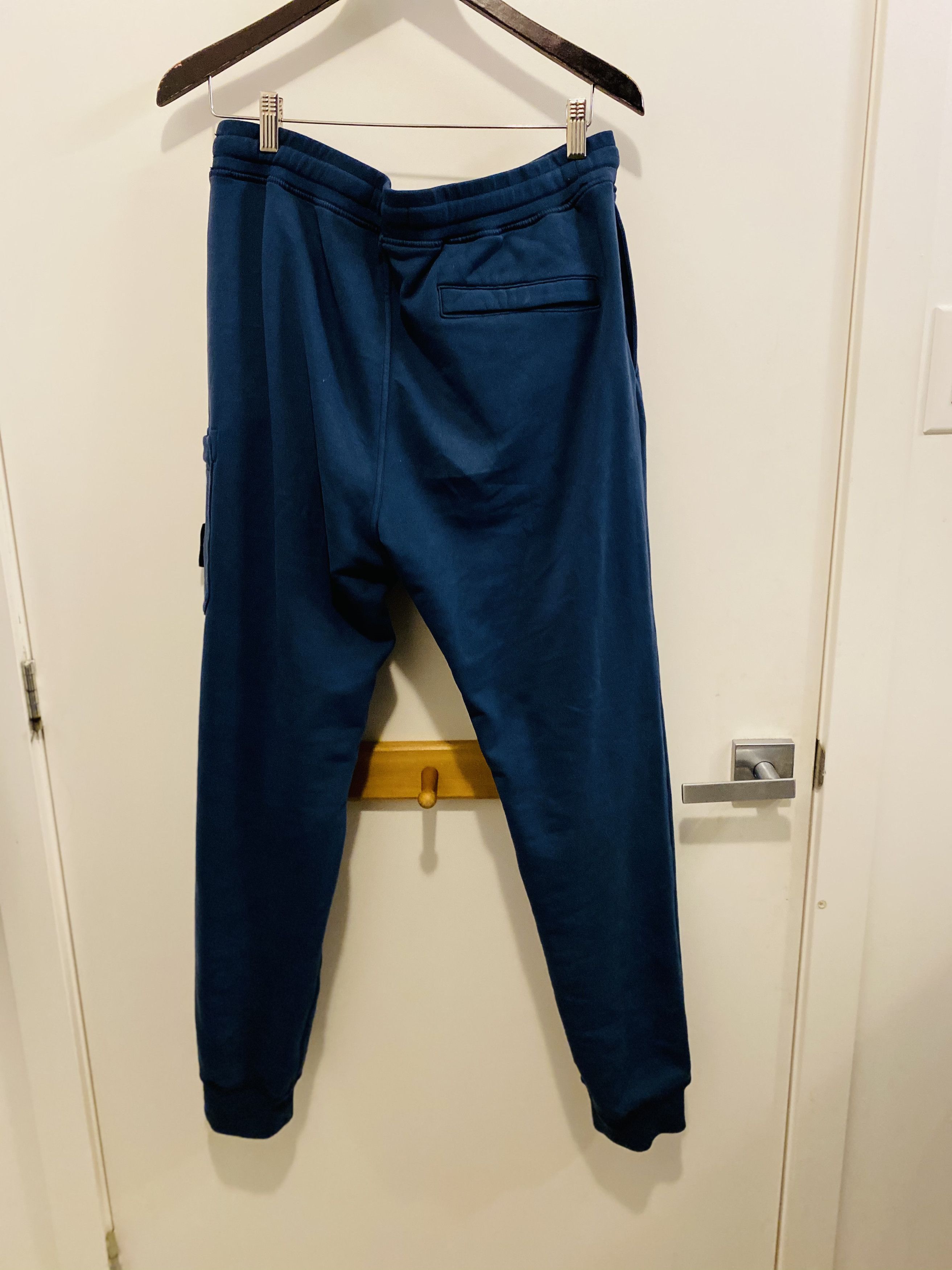 stone island cotton fleece garment dyed slim fit sweat pant