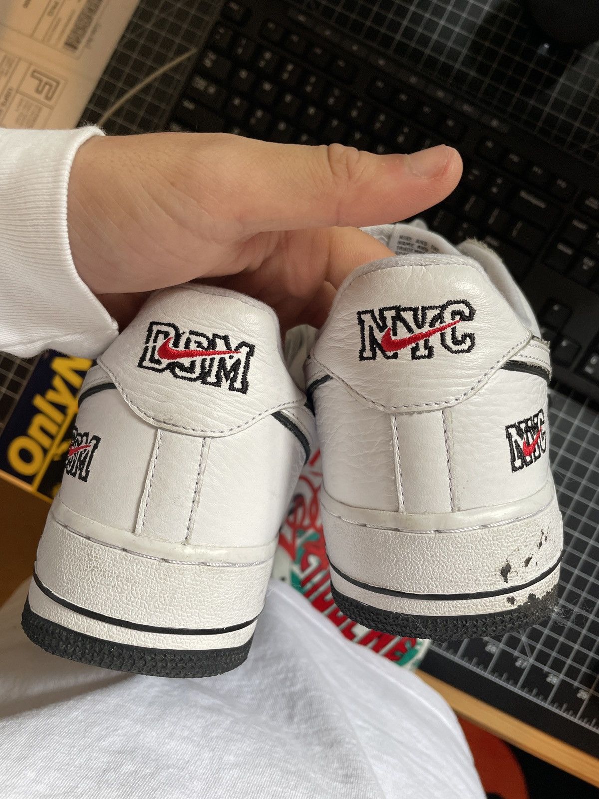 Dover Street Market × Nike Dover Street Market x Air Force 1 Low NYC 2018 Size US 9 / EU 42 - 4 Thumbnail