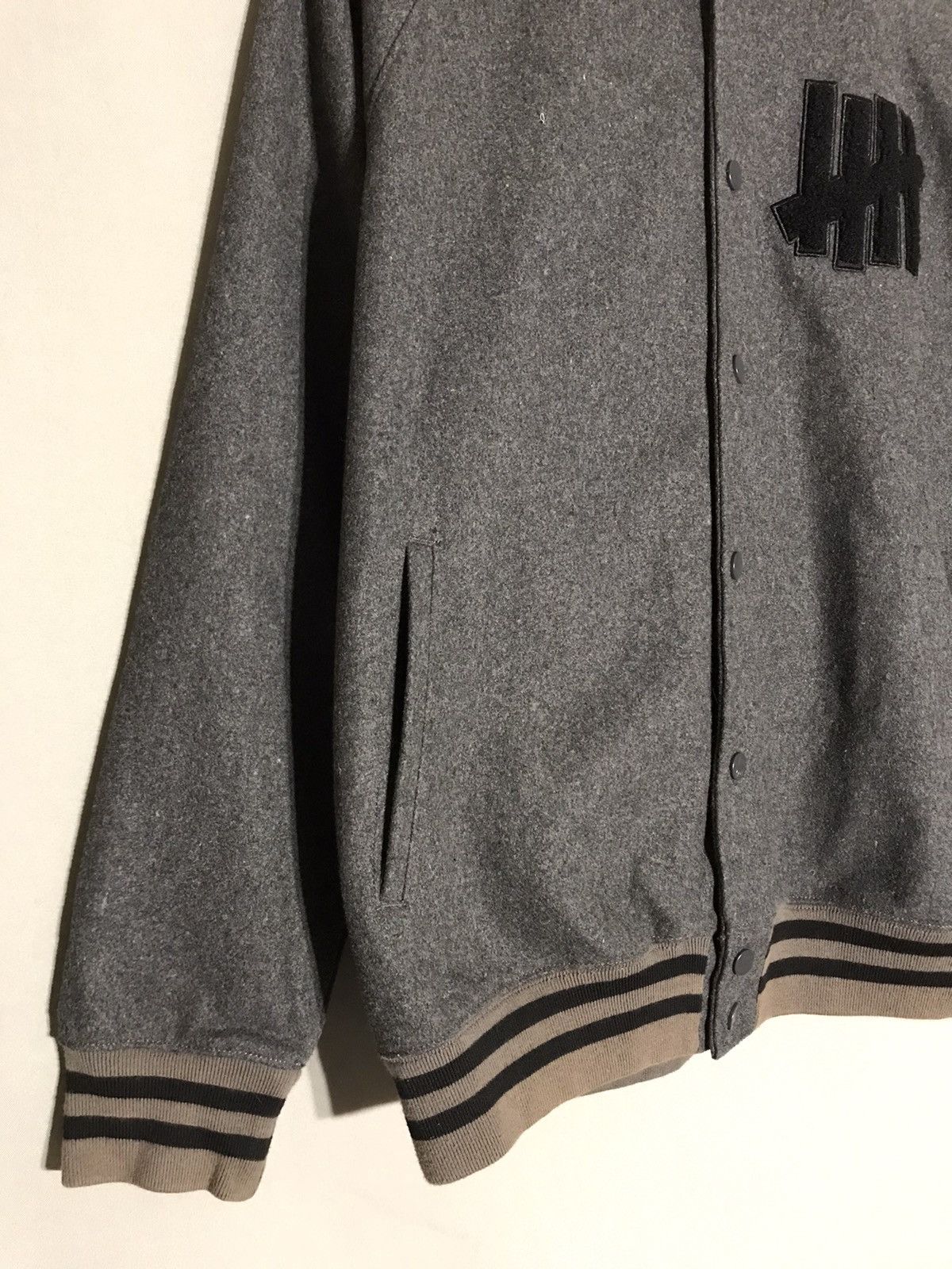 Undefeated UNDEFEATED Gray Wool Varsity Bomber Jacket Size US M / EU 48-50 / 2 - 7 Thumbnail