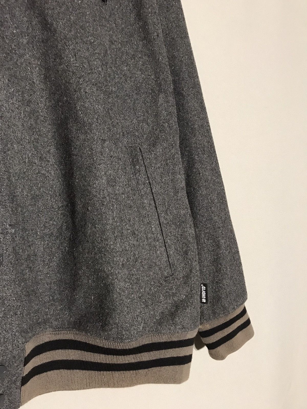 Undefeated UNDEFEATED Gray Wool Varsity Bomber Jacket Size US M / EU 48-50 / 2 - 6 Thumbnail