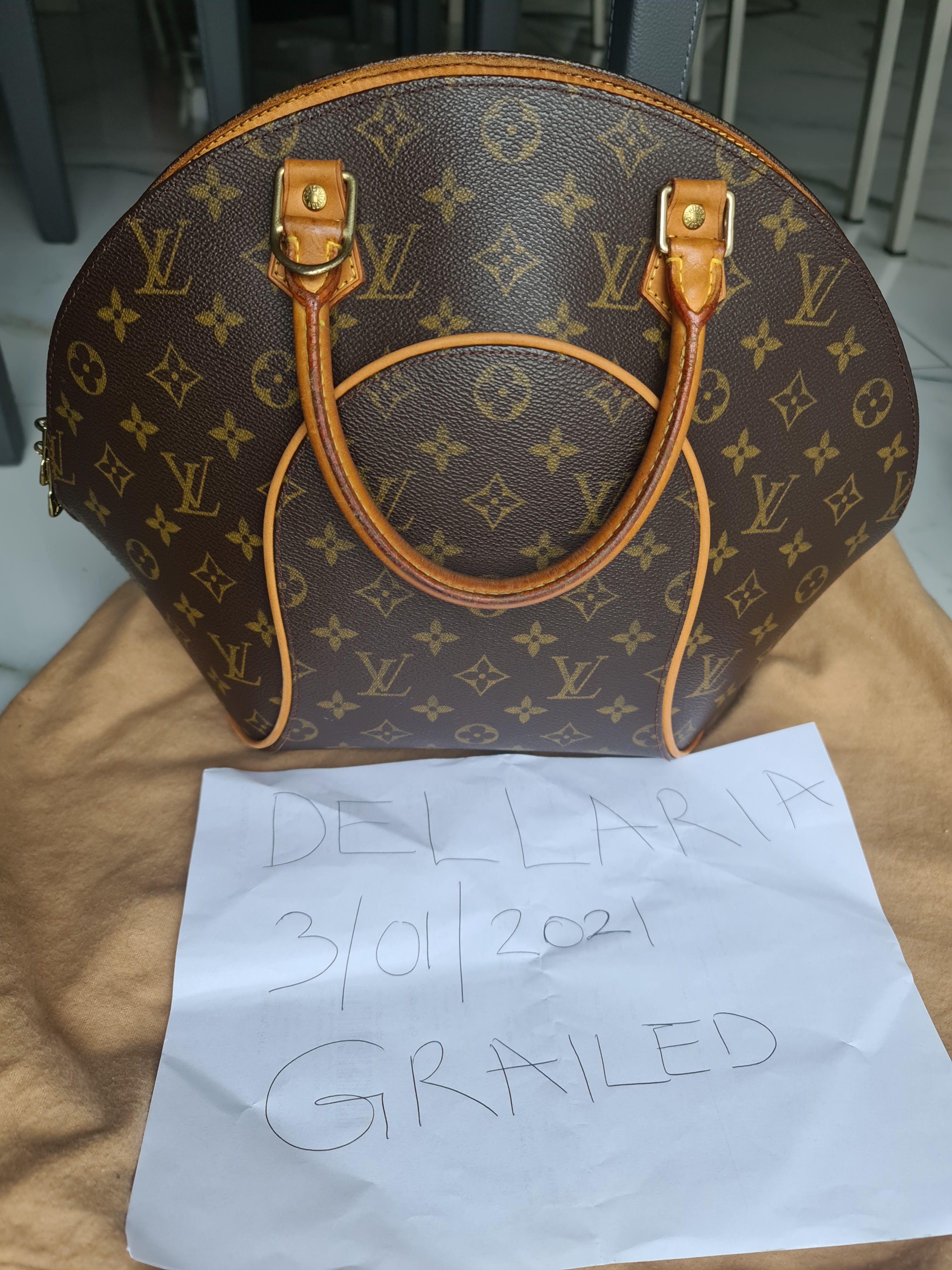 Vintage Louis Vuitton Ellipse MM Monogram Bag M11918 033023 – KimmieBBags  LLC