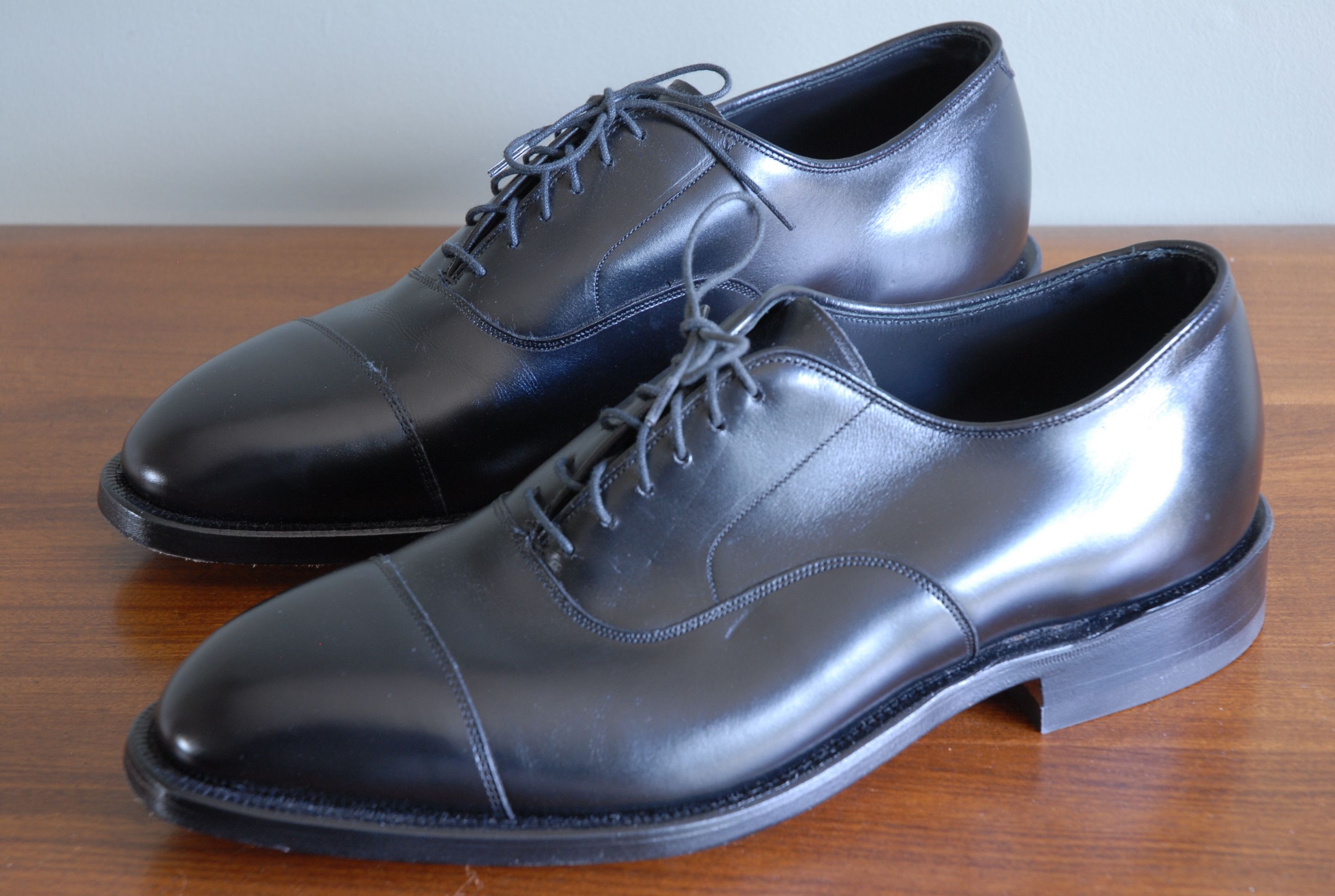 Johnston & Murphy 6-eye black cap toe Oxford, GYW, EUC, 9EEE Size US 9 / EU 42 - 2 Thumbnail