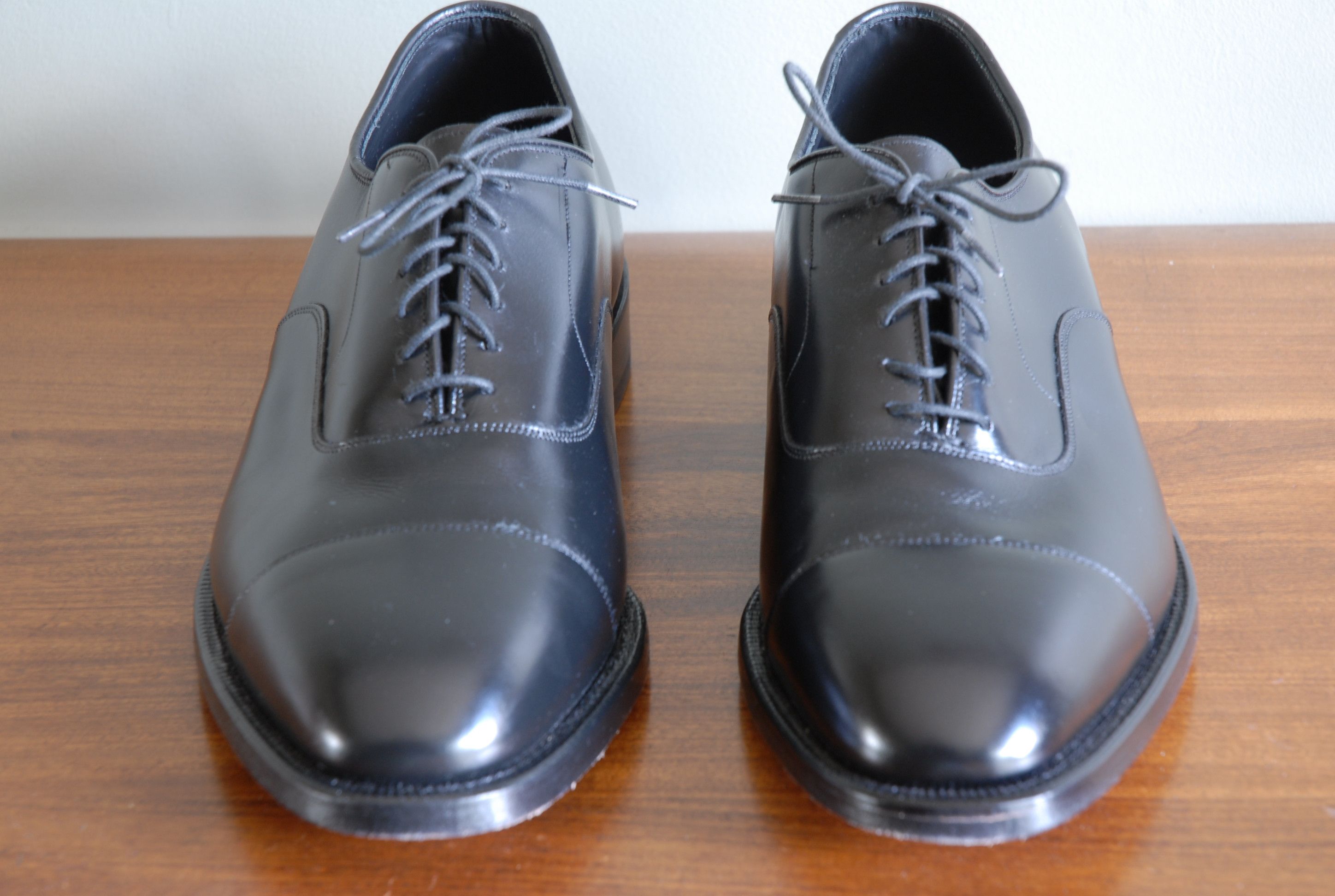 Johnston & Murphy 6-eye black cap toe Oxford, GYW, EUC, 9EEE Size US 9 / EU 42 - 3 Thumbnail