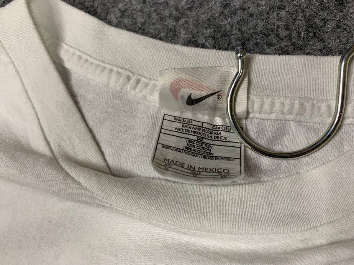 Nike Nike vintage Big Logo T-Shirts Size US XL / EU 56 / 4 - 9 Thumbnail