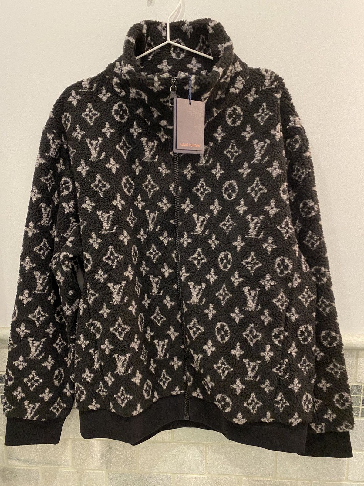 24x7 Drama 線上看 - LOUIS VUITTON 1A5VF9 MONOGRAM JACQUARD FLEECE ZIP-THROUGH  JACKET SIZE M LOUIS VUITTON 1A5VF9 MONOGRAM JACQUA