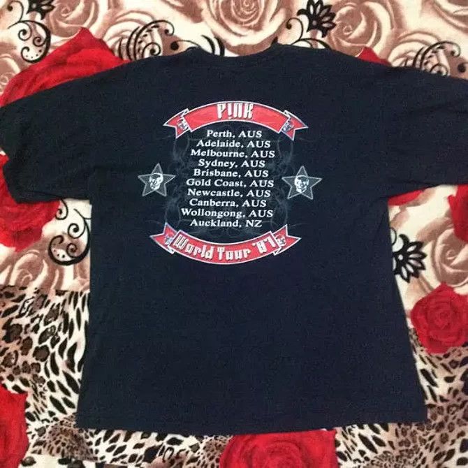Pink 🔥 2000 PINK TOUR SUNFADED OVERSIZE T SHIRTS Size US XL / EU 56 / 4 - 3 Thumbnail
