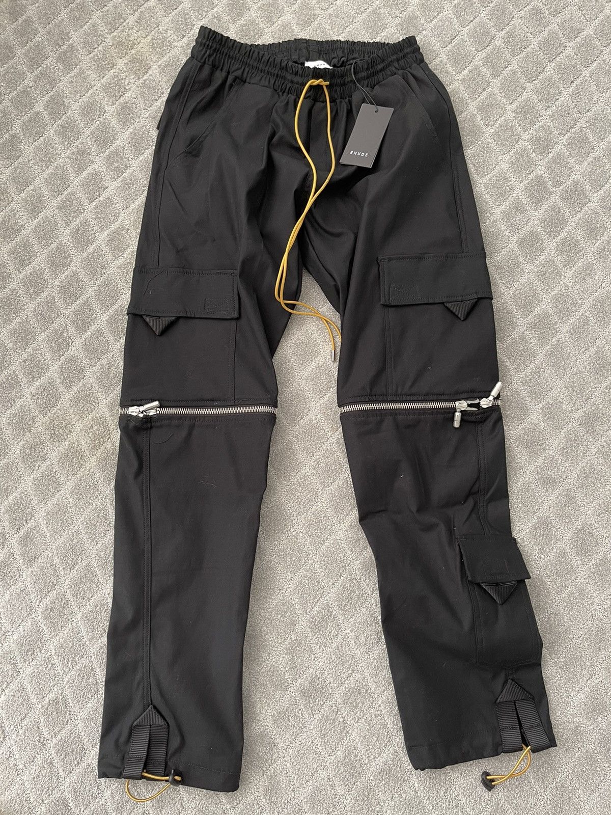 Rhude NEW MEDIUM 32 RHUDE zip away off black cargo pants Size US 32 / EU 48 - 1 Thumbnail