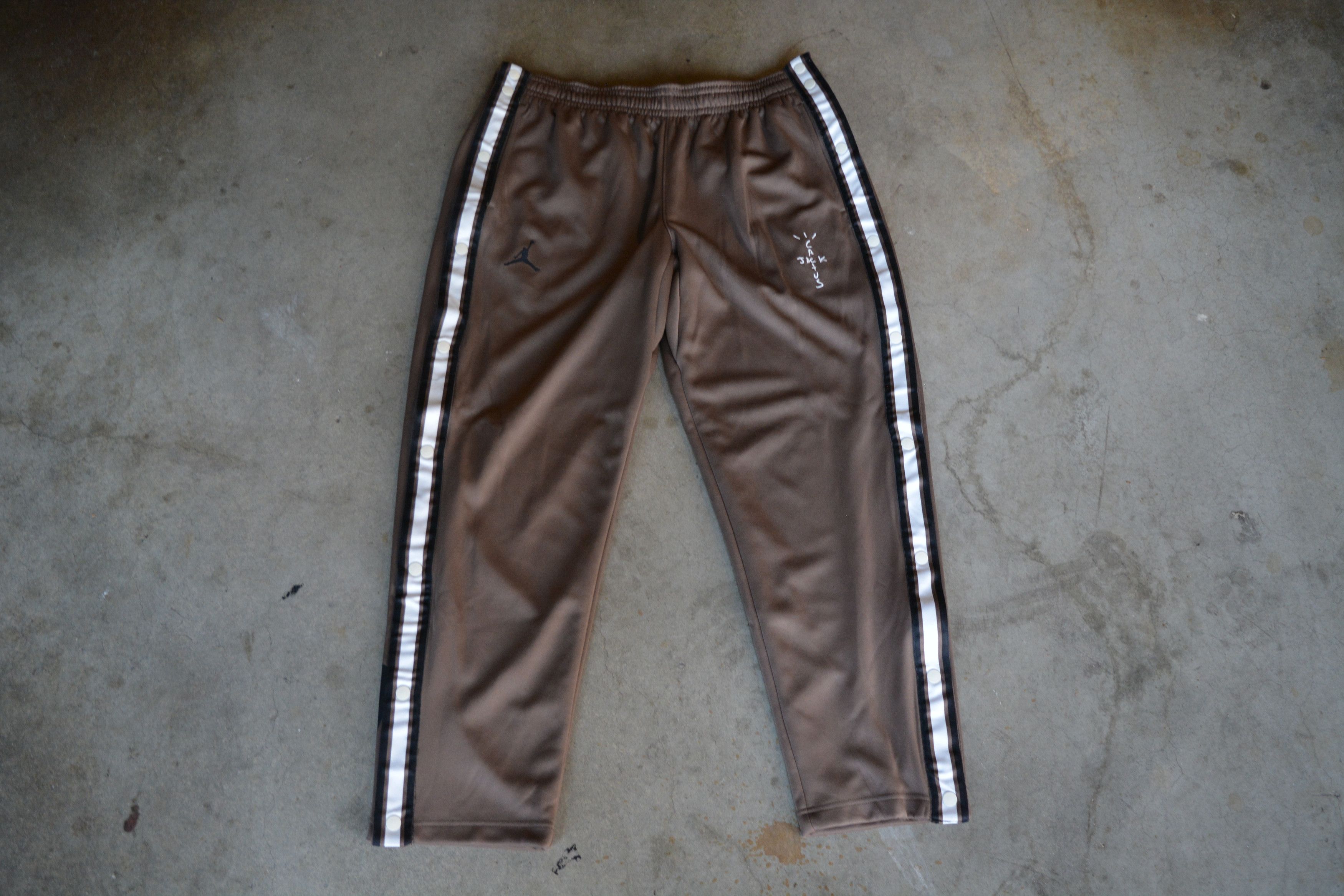 トップス JORDAN TRAVISSCOTT SRT TRACK PANTS Jordan Fleece Pants x Travis Scott in Brown | SVD USA