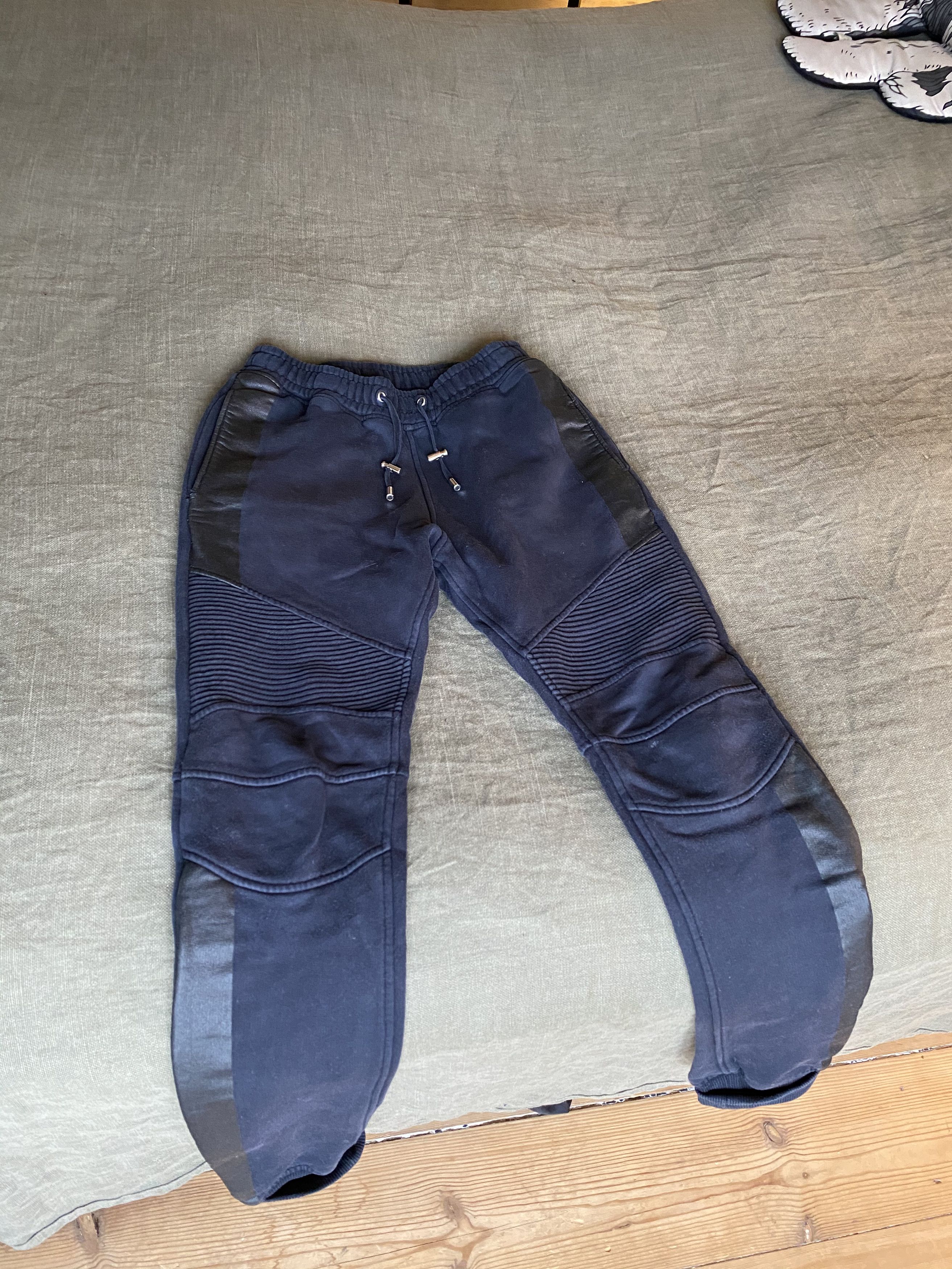 Balmain Balmain Sweatpants Jogger Pants Size US 28 / EU 44 - 1 Thumbnail