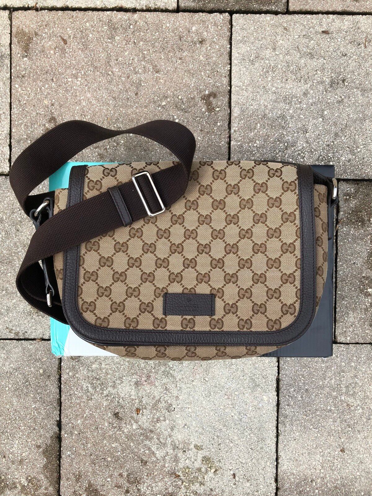 Gucci messenger bag mens authentic used a handful of times