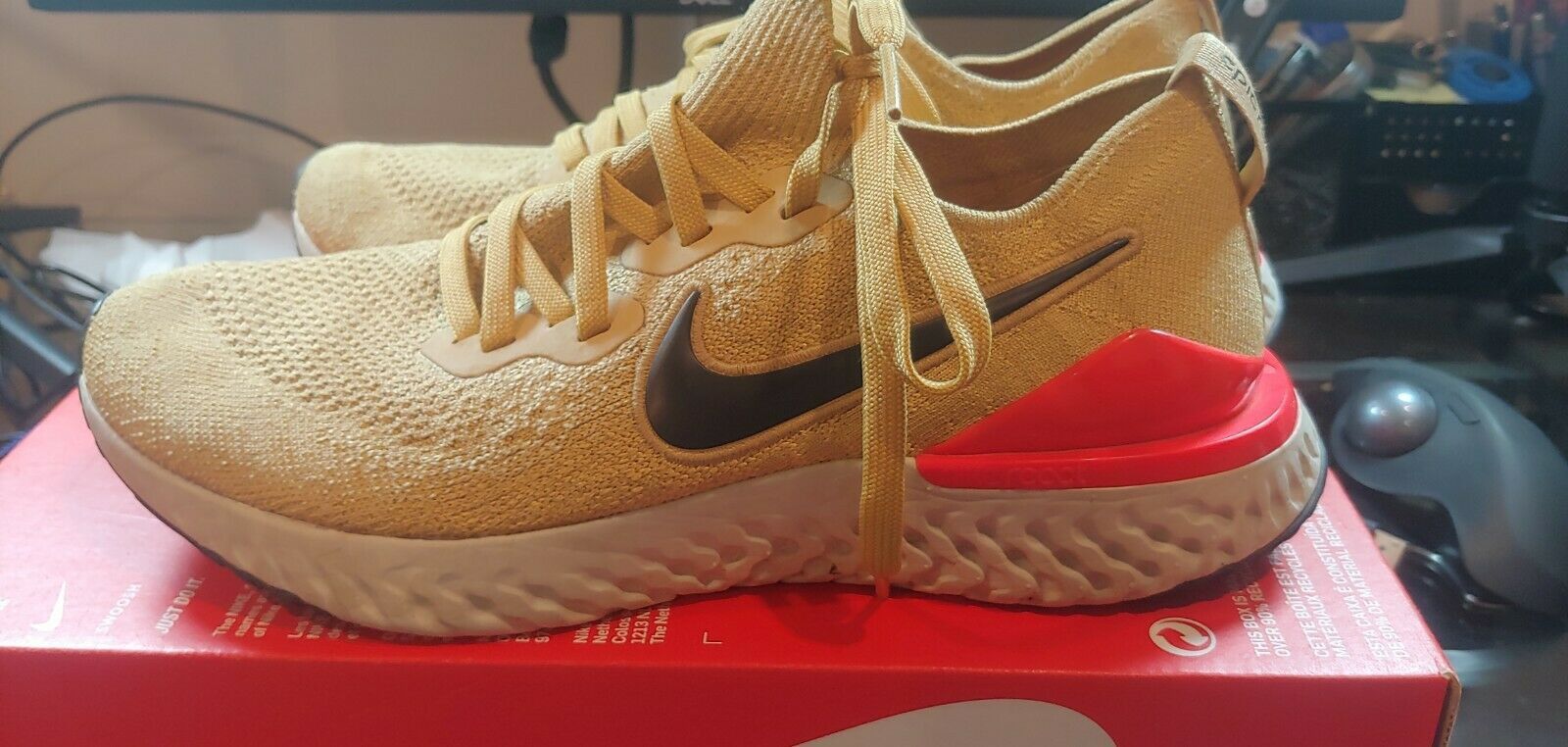 Nike epic react flyknit 2 club gold black red orbit best sale