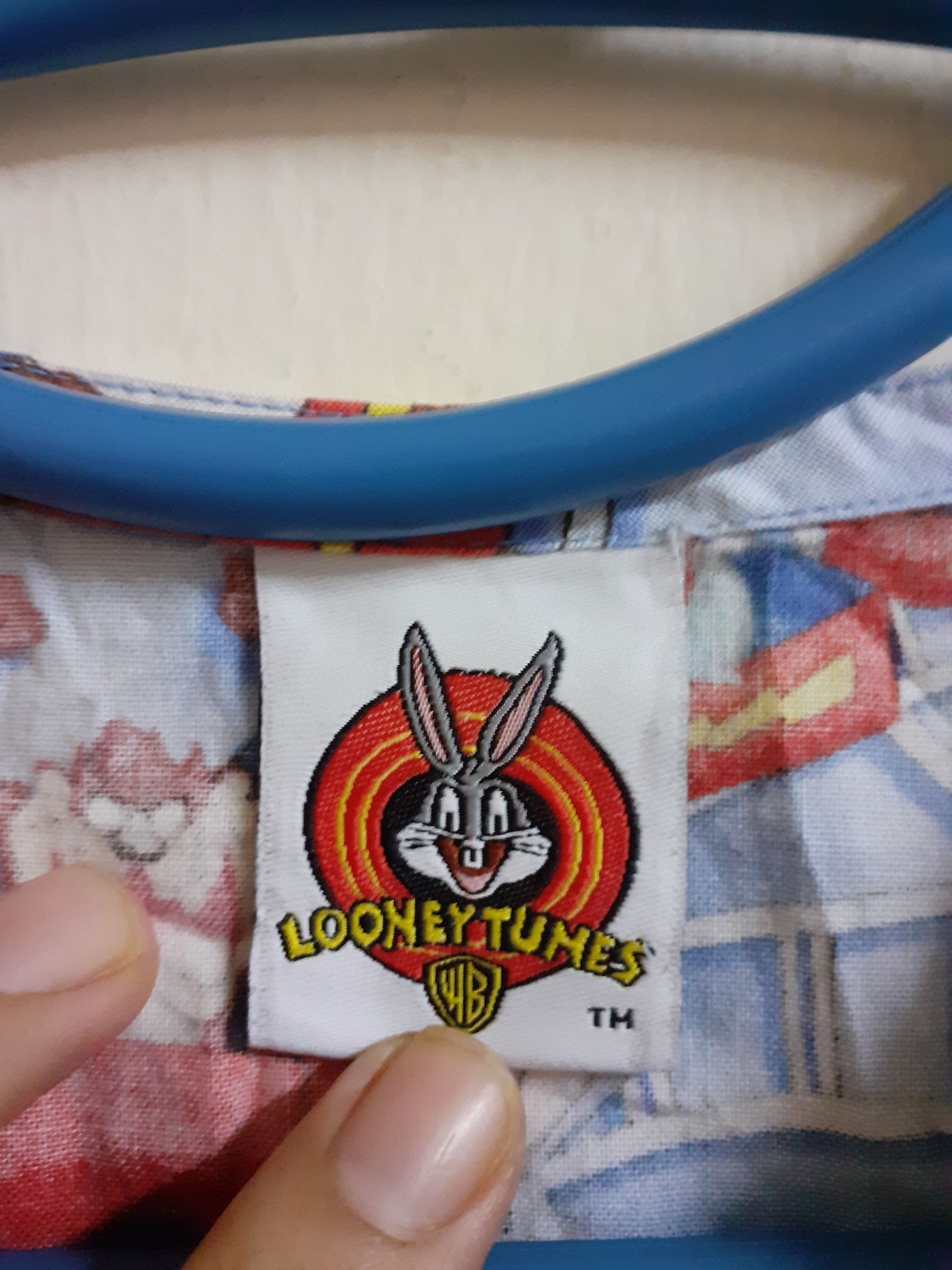 Other Very Nice Looney Tunes Full Print V Neck T Shirt Size US XL / EU 56 / 4 - 4 Thumbnail