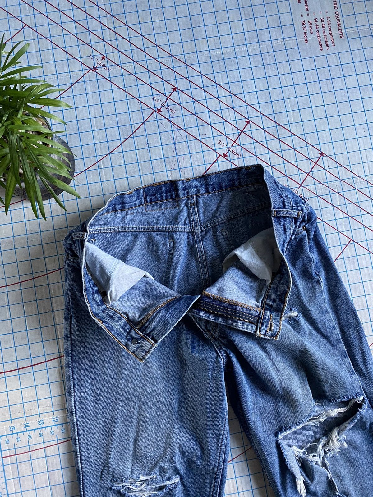 Levi's × Levi's Vintage Clothing × Vintage Vintage Levi’s Orange Tab Distressed Denim Fits 36x34 Size US 36 / EU 52 - 7 Thumbnail